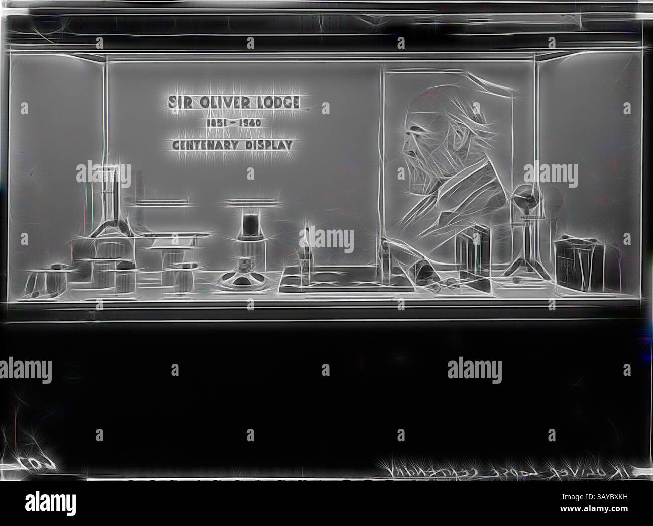 Eine Vitrine mit verschiedenen wissenschaftlichen Instrumenten und Artefakten, die Sir Oliver Lodge gewidmet ist und seine Beiträge bei einer hundertjährigen Feier hervorhebt. Ein Porträt der Lodge fügt einen historischen Kontext zur Ausstellung hinzu. Glas negativ - Sir Oliver Lodge Ausstellung, Museum of Applied Science (Science Museum), Melbourne, um 1951, negative Kopie der Fotografie von Sir Oliver Lodge hundertjährige Ausstellung. Die Ausstellung befand sich am Eingang zum Museum of Applied Science und wurde 100 Jahre nach der Geburt des britischen Physikers Sir Oliver Lodge geehrt, der Schlüsselpatente für das Radio entwickelte Stockfoto