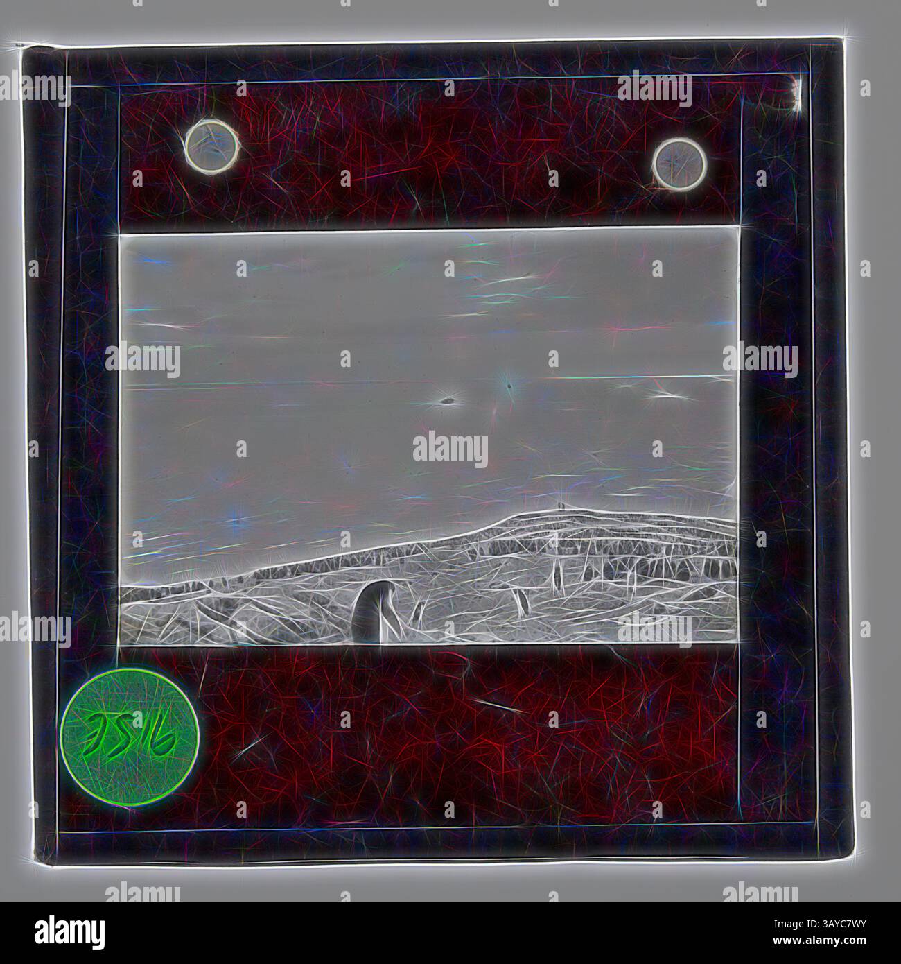 Ein Blick auf eine Küstenlandschaft mit sanften Klippen und dem weiten Ozean, eingerahmt von einer dekorativen Grenze mit geometrischen Mustern. Lantern Slide - Cape Crozier, Ross Island, Ellsworth Relief Expedition, Antarktis, 1935-1936, Laternenrutsche von Cape Crozier, Ross Island mit dem Expeditionsschiff Discovery II weit hinaus auf die Antarktis. Eines von 328 Bildern in verschiedenen Formaten, darunter Kunstwerke, Fotografien, Glasnegative und Laternendias. Klassische Kunst mit modernem Touch, neu interpretiert von Artotop Stockfoto