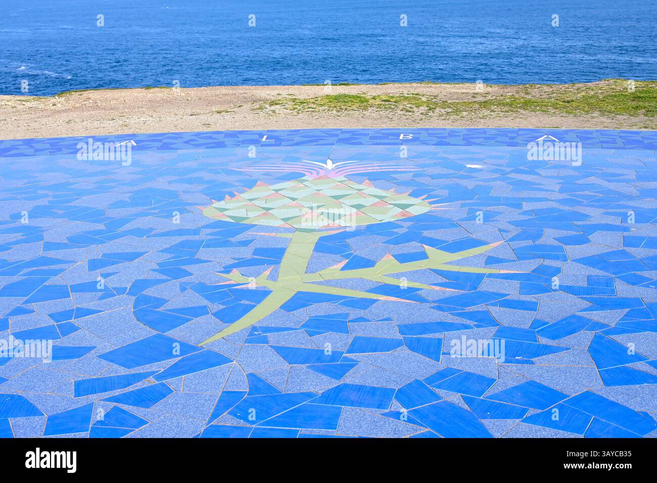 Alba / Schottland Repräsentanz der Distelkompass oder Rose des Windmosaiks Rosa Dos Ventos im Park Torre de Hércules, La Coruna Spanien Stockfoto