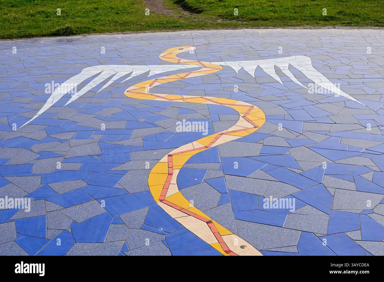 Wales / cymru-Darstellung mit Drachenkompass oder Rose des Windmosaiks, Rosa Dos Ventos, im Park Torre de Hércules, La Coruna Spanien Stockfoto