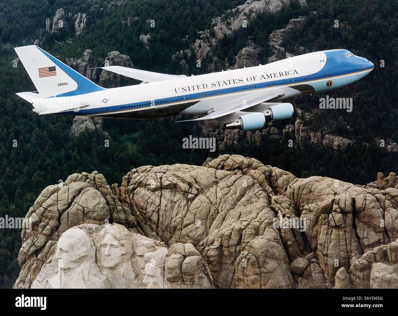 BOEING VC-25 AIR FORCE ONE über Mount Rushmore, South Dakota. Foto: US Air Force Stockfoto