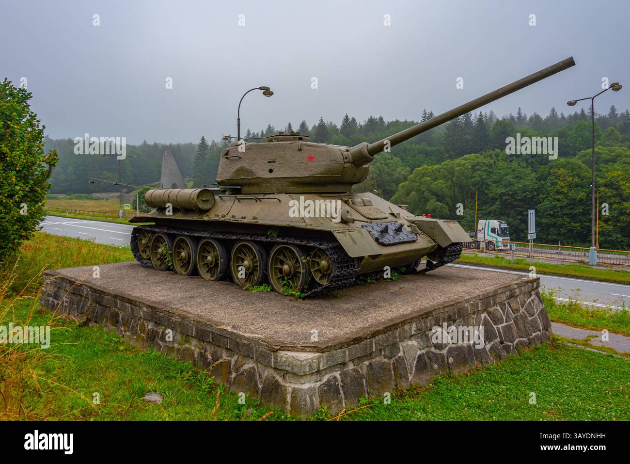 Panzer aus dem Zweiten Weltkrieg am Dukla-Pass in der Slowakei. BILD Stockfoto
