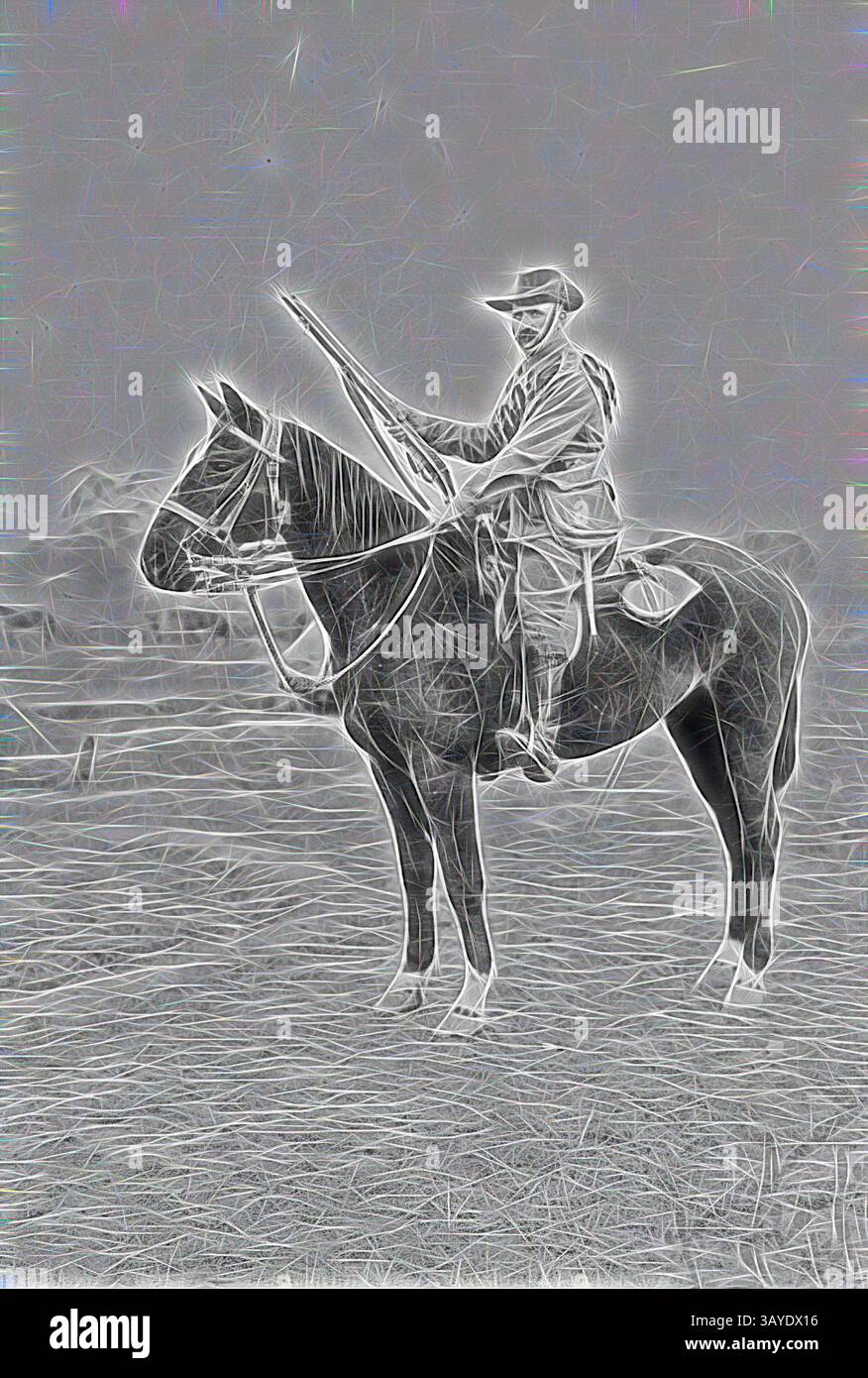 Ein berittener Soldat steht stolz auf einem Pferd, hält ein Gewehr und steht in einem Moment der Ruhe. Die Kulisse lässt eine ländliche Landschaft vermuten, die auf historische Bedeutung und die Verbindung zwischen Reiter und Ross hindeutet. Negativ - Broadmeadows, Victoria (?), vor 1920, berittener Soldat mit Pistole., Klassische Kunst mit modernem Twist, neu interpretiert von Artotop Stockfoto
