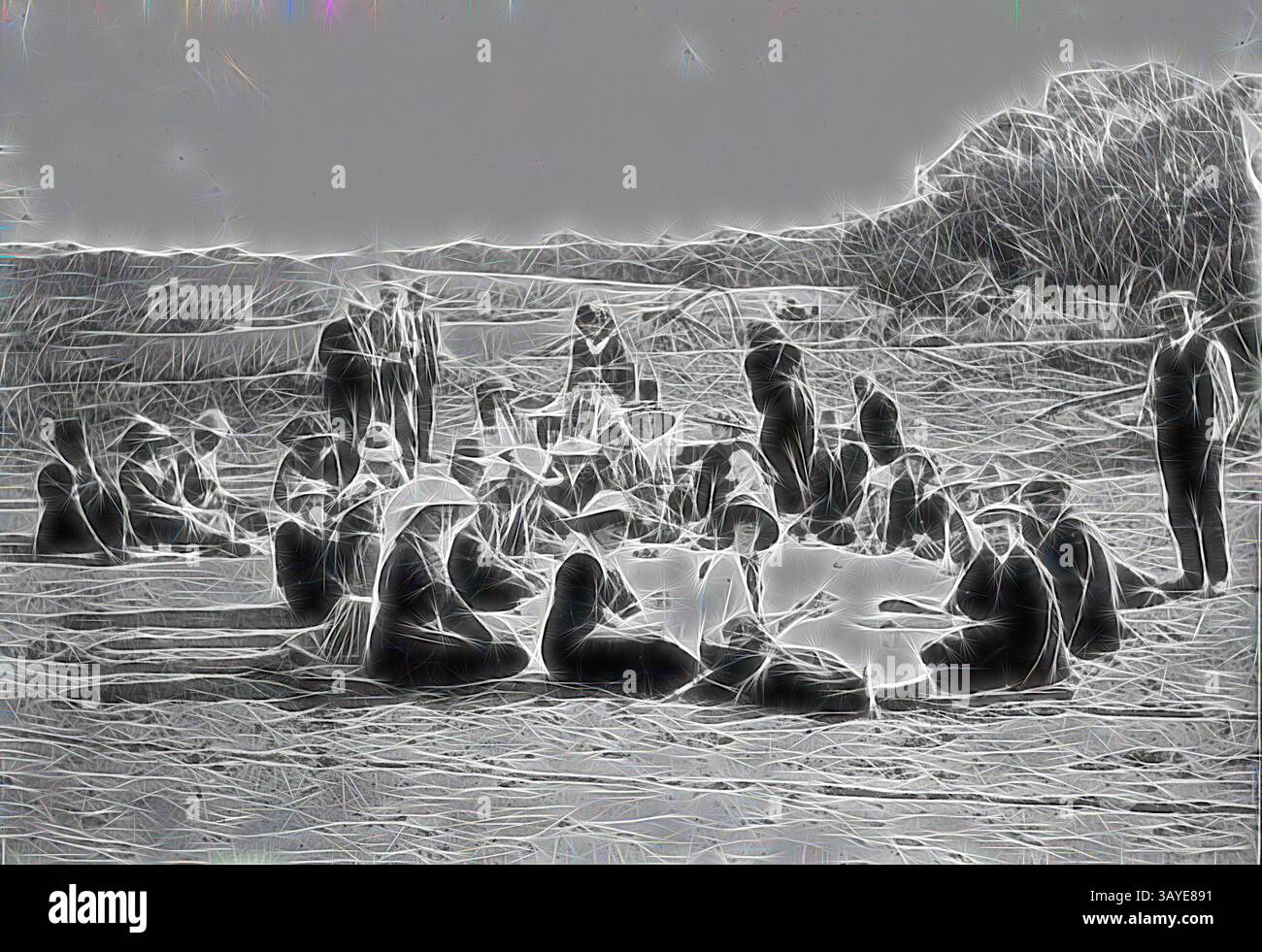 Eine Gruppe von Menschen versammelte sich im Freien, um sich zu unterhalten oder eine Aktivität zu machen, und einige trugen Hüte für den Schatten. Die Umgebung scheint ländlich oder natürlich zu sein, was ein Gefühl der Gemeinschaft unter den Teilnehmern schafft. Negativ - Wentworth District, New South Wales, um 1910, Ein Picknick in den sandhills auf der Station „Balcatherine“. Klassische Kunst mit modernem Touch, neu interpretiert von Artotop Stockfoto