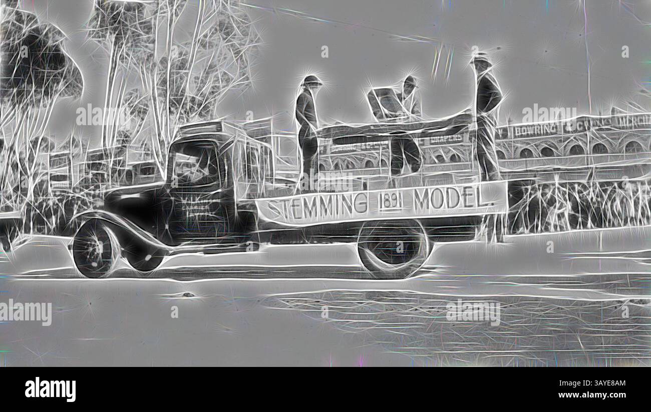 Ein Oldtimer-Lkw zeigt ein einzigartiges Modell. Zwei Figuren diskutieren auf dem Bett des Fahrzeugs vor einem urbanen Hintergrund, der auf historische Architektur hinweist. Negativ: Mildura, Victoria, 1937, Parade mit Männern, die Früchte auf dem Lkw bewerten. Der Lkw trägt ein Banner mit der Aufschrift „Stemming 1891 Model“., klassische Kunst mit einem modernen Touch, der von Artotop neu interpretiert wurde Stockfoto