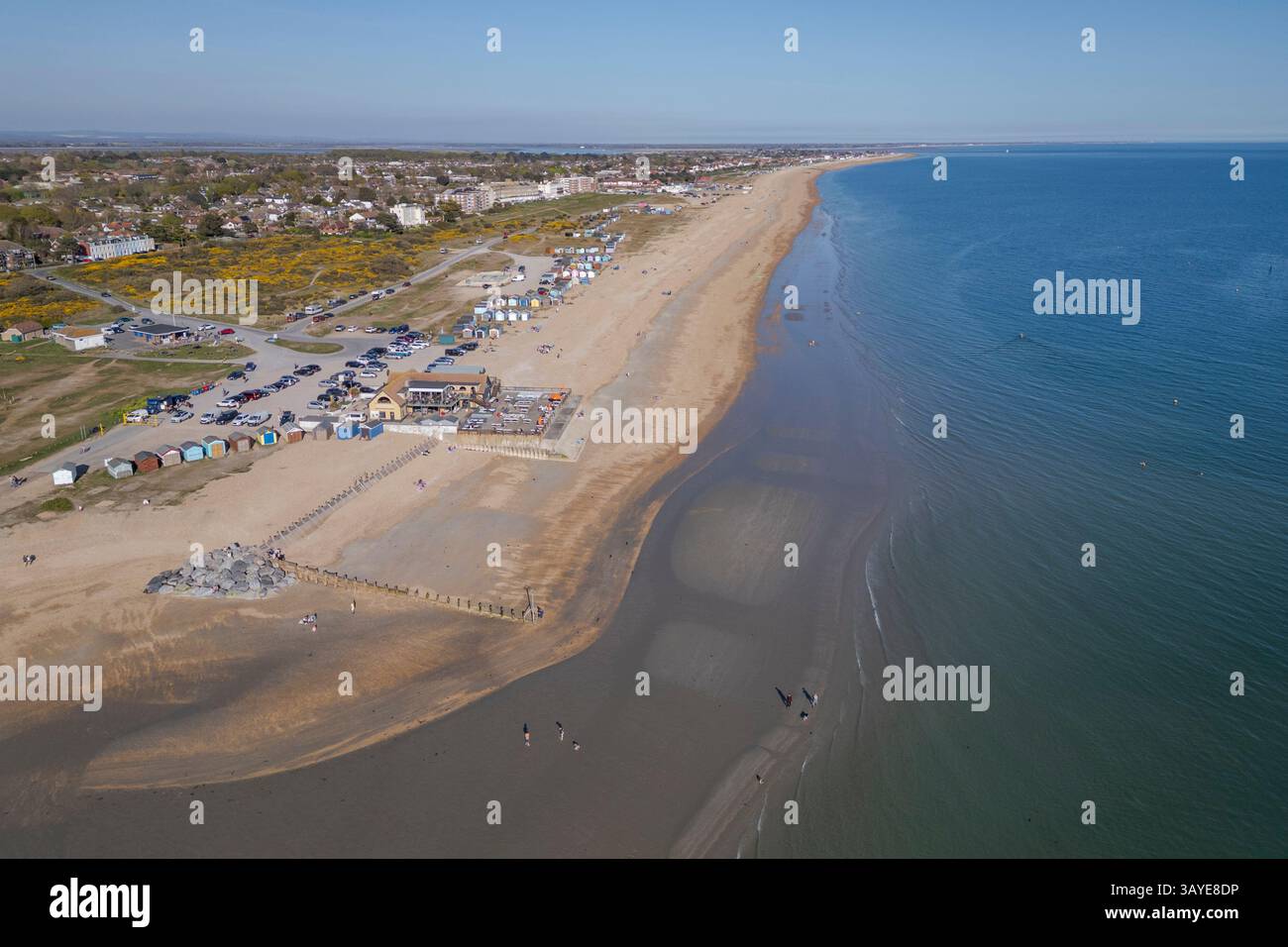 Luftaufnahme von West Beach, Hayling Island, Hampshire, Großbritannien. Stockfoto