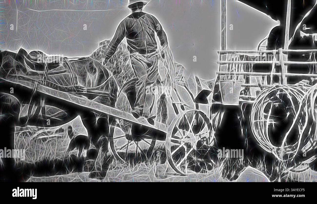 Eine Silhouette einer Person, die einen Pferdewagen führt, umgeben von rustikalen Landmaschinen und einem Gefühl des ländlichen Lebens. Die Komposition fängt das Wesen von harter Arbeit und traditioneller Landwirtschaft Ein. Negativ - Morrison's Furphy Water Cart & Steam Traction Engine, Wangaratta District, Victoria, um 1930 steht Ein von Pferden gezogener „Furphy“ Wasserwagen neben der Rückseite einer Dampflokomotive. Les Morrison steht auf dem Pferdeschaft des Wasserwagens und lehnt sich mit seiner rechten Hand auf die Hinterhand des Pferdes, während er in seiner linken Hand ein Bündel von scheinbar Garnbindern hält Stockfoto