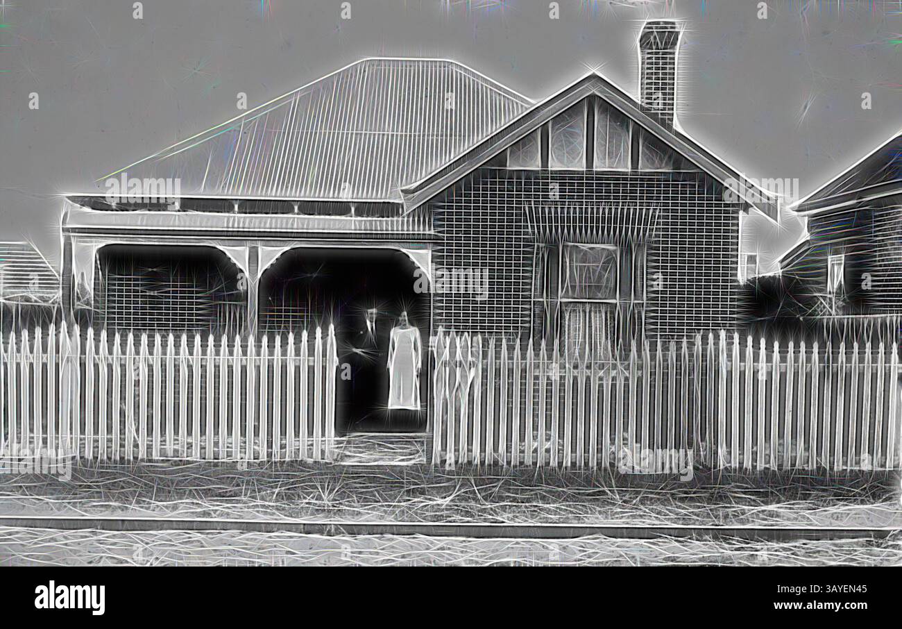 Ein charmantes, Vintage-Haus steht stolz mit einem Pflückzaun, der seine unverwechselbaren architektonischen Details und eine einladende Veranda zeigt, die auf historischen Charakter hinweist. Negativ - Subiaco, Western Australia, um 1920, die Familie Congden auf der Veranda ihres Hauses. Es ist ein Backsteinhaus mit einem Wellblechdach, Kamin und Pfahlzaun gegenüber der Vorderseite des Anwesens. Klassische Kunst mit einer modernen Note, die von Artotop neu gestaltet wurde Stockfoto