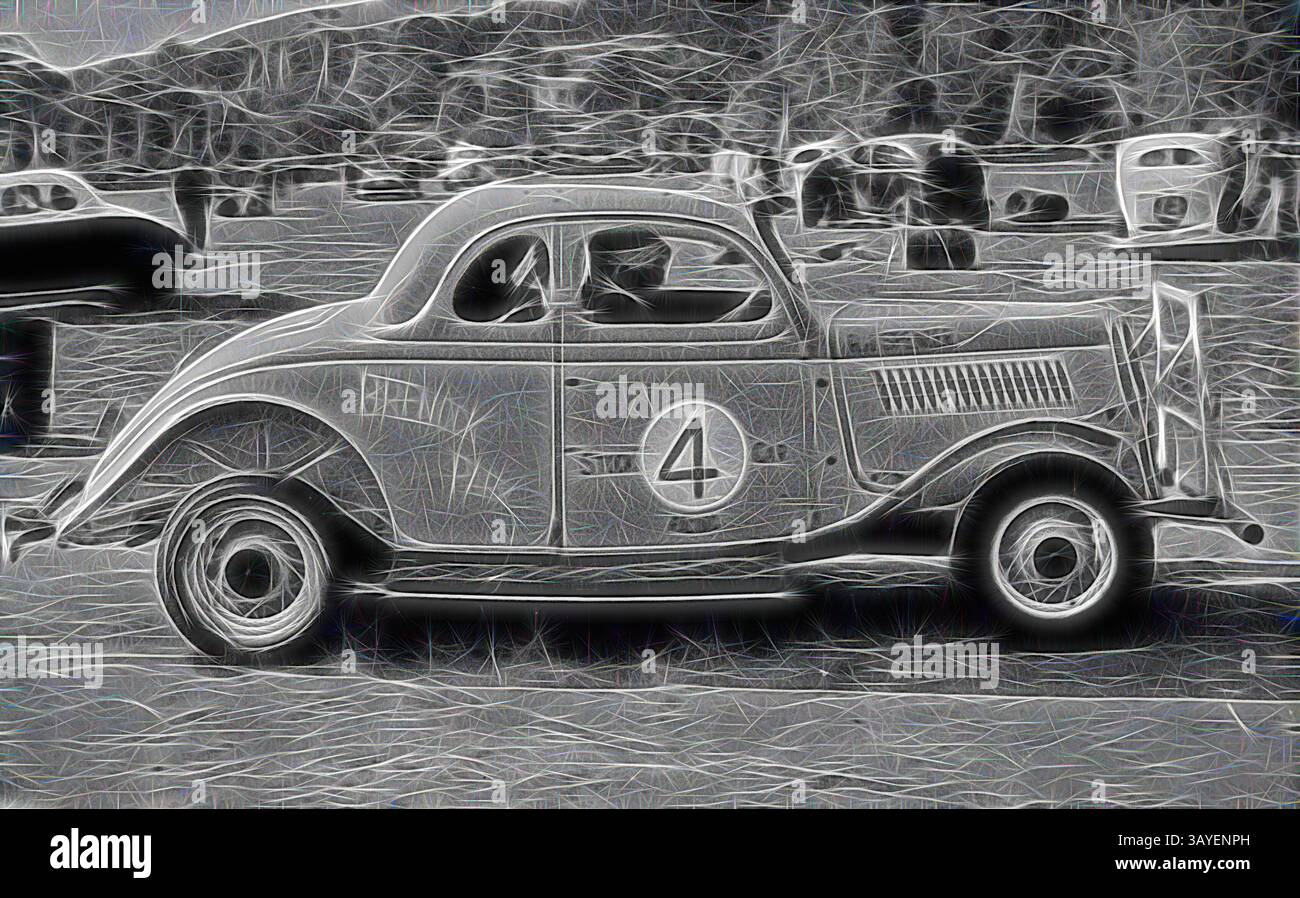 Ein Oldtimer-Rennwagen mit markantem Retro-Design, auf dem die Nummer 4 deutlich sichtbar auf der Seite abgebildet ist. Das Fahrzeug ist in Bewegung, vor dem Hintergrund anderer klassischer Autos, die ein Gefühl von Nostalgie und Spannung aus einer vergangenen Ära der Automobilgeschichte wecken. Negativ - Victoria, um 1955, Ein Auto im Brenoch Park. An der Tür des Wagens steht eine große Nummer vier. Im Auto sitzt ein Mann, und im Hintergrund sind andere Männer und Autos zu sehen. Klassische Kunst mit einem modernen Touch, neu interpretiert von Artotop Stockfoto