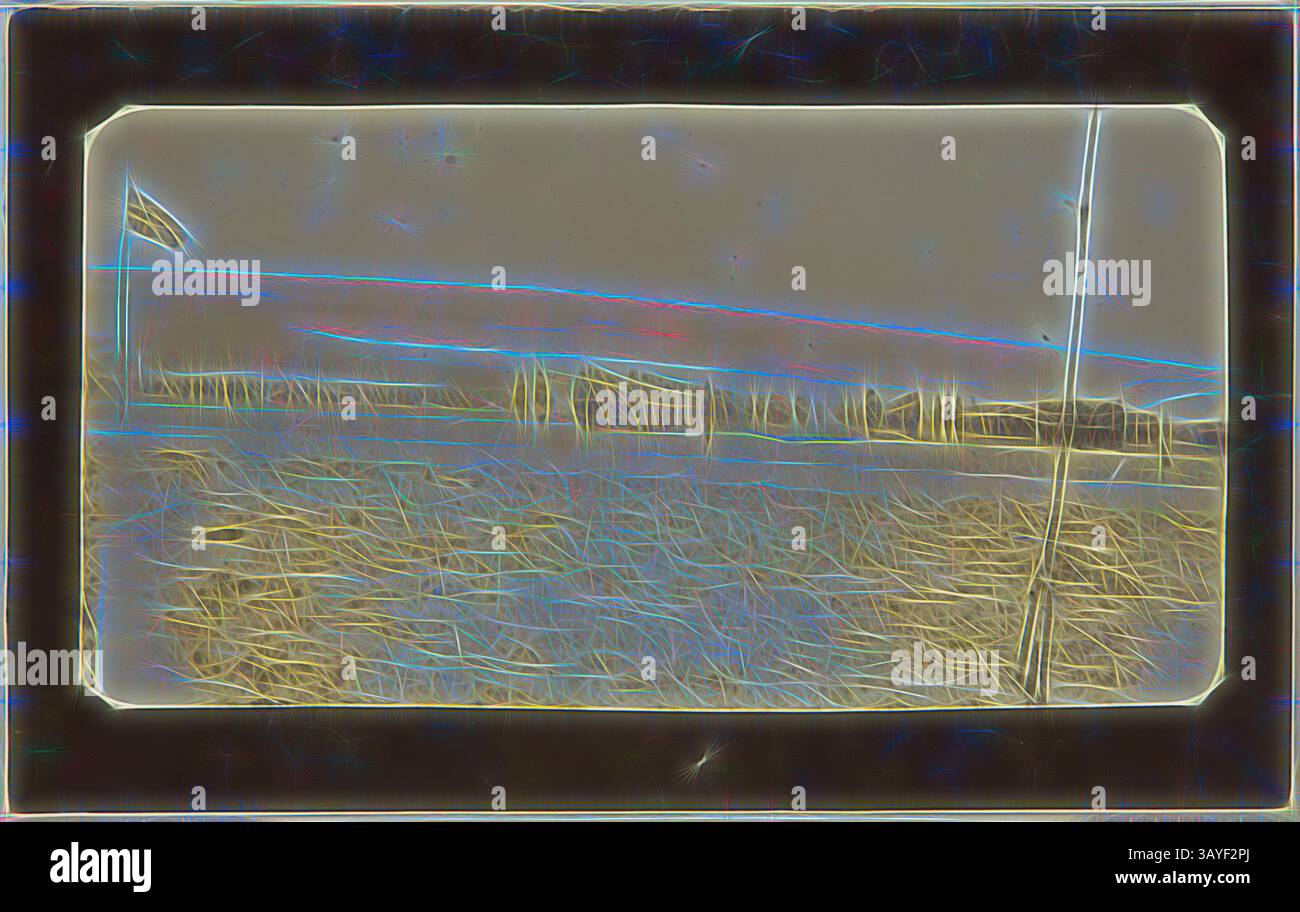 Eine ruhige Landschaft bietet einen sanften Horizont, an dem der Himmel auf das Wasser trifft, eingerahmt von weichen Linien und subtilen Texturen, die ein Gefühl von Ruhe und Ruhe hervorrufen. Der Vordergrund zeigt eine Mischung aus natürlichen Elementen, die die friedliche Atmosphäre der Szene verstärken., Foto: Parade, Somme, Frankreich, Sergeant John Lord, 1. Weltkrieg, 1916–1917, eine von 185 Schwarzweiß-Fotografien eines Albums, aufgenommen in Frankreich während des Ersten Weltkriegs von Sergeant John Lord. Einige Seiten sind leer. Fotos im Album zeigen Armeelager, Krankenhäuser, Gräben, frühe Panzer, Landschaften, Friedhöfe und Gräber und Gruppen von Stockfoto