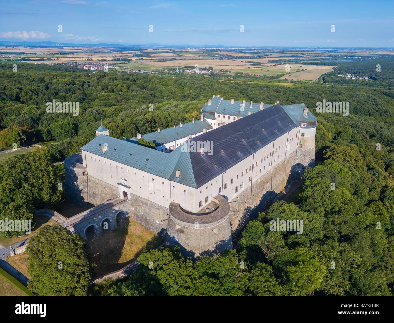 Panoramablick auf das Schloss Cerveny Kamen in der Slowakei. BILD Stockfoto