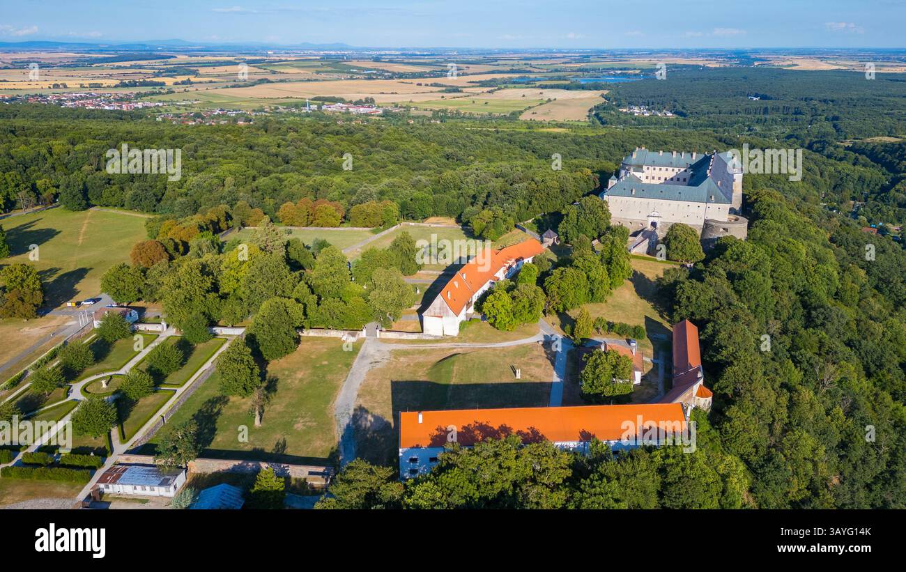 Panoramablick auf das Schloss Cerveny Kamen in der Slowakei. BILD Stockfoto
