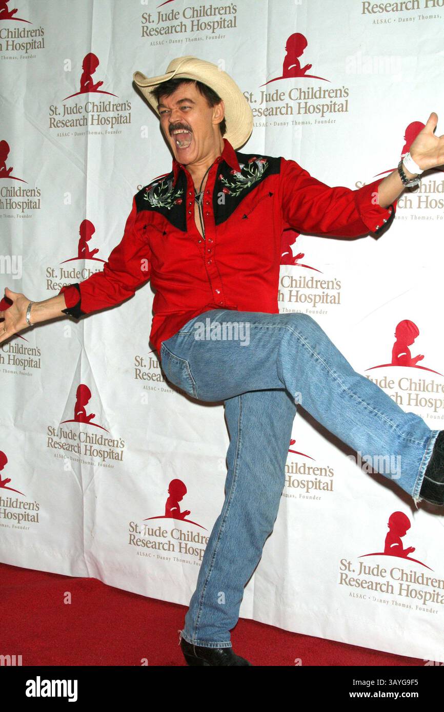 Februar 2007 - New York, New York, USA - K51662ML.DESIGN SORGT FÜR „AN EVENING OF ENCHANTMENT“, UM ST ZU PROFITIEREN. JUDE-KINDERKRANKENHAUS. DAS PUCK-GEBÄUDE, NEW YORK, NEW York, 02-07-2007. MITCHELL -LEVY- 2007.RANDY JONES(Kreditbild: © Mitchell Levy/Globe photos/ZUMAPRESS.com) Stockfoto