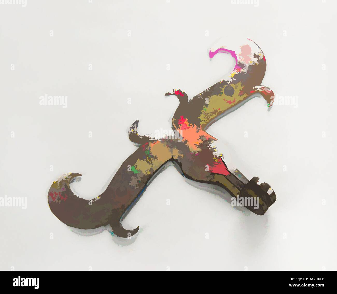 Eine künstlerische Darstellung einer skurrilen, stilisierten Form mit geschwungenen Elementen und lebhaften Farben, die eine abstrakte Form schafft, die an eine fantastische Kreatur oder ein einzigartiges Werkzeug erinnert. Amerikanisch oder europäisch: Scharnier, amerikanisch oder europäisch, 18. Jahrhundert, Eisen, insgesamt: 11 x 6 3/4 x 1 3/8 Zoll (27,9 x 17,1 x 3,5 cm) Klassische Kunst mit modernem Touch, neu interpretiert von Artotop Stockfoto