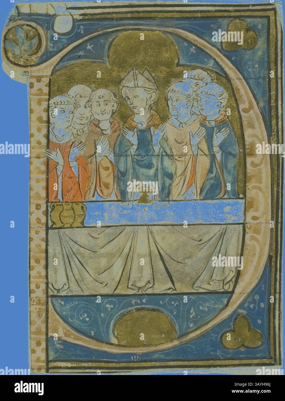 Eine Gruppe von Figuren, wahrscheinlich religiöser Natur, ist um einen Tisch herum dargestellt, mit einer zentralen Figur in markanter Kleidung, möglicherweise einem Bischof. Die umliegenden Charaktere scheinen an einem feierlichen Treffen beteiligt zu sein, in dem eine Szene der Ehrfurcht und Besinnung mit komplizierten Mustern und satten Farben präsentiert wird. Bischof bei der Messe in einem historischen Initial P aus einem Chorbuch, um 1300, französisch oder möglicherweise südholländisch, Anhänger von Meister Honoré (französisch, blühend 1288–1300), Frankreich, Manuskripte in Tempera und Blattgold geschnitten, mit lateinischen Inschriften in gotischer Buchhand, rückso, in schwarzer Tinte Stockfoto