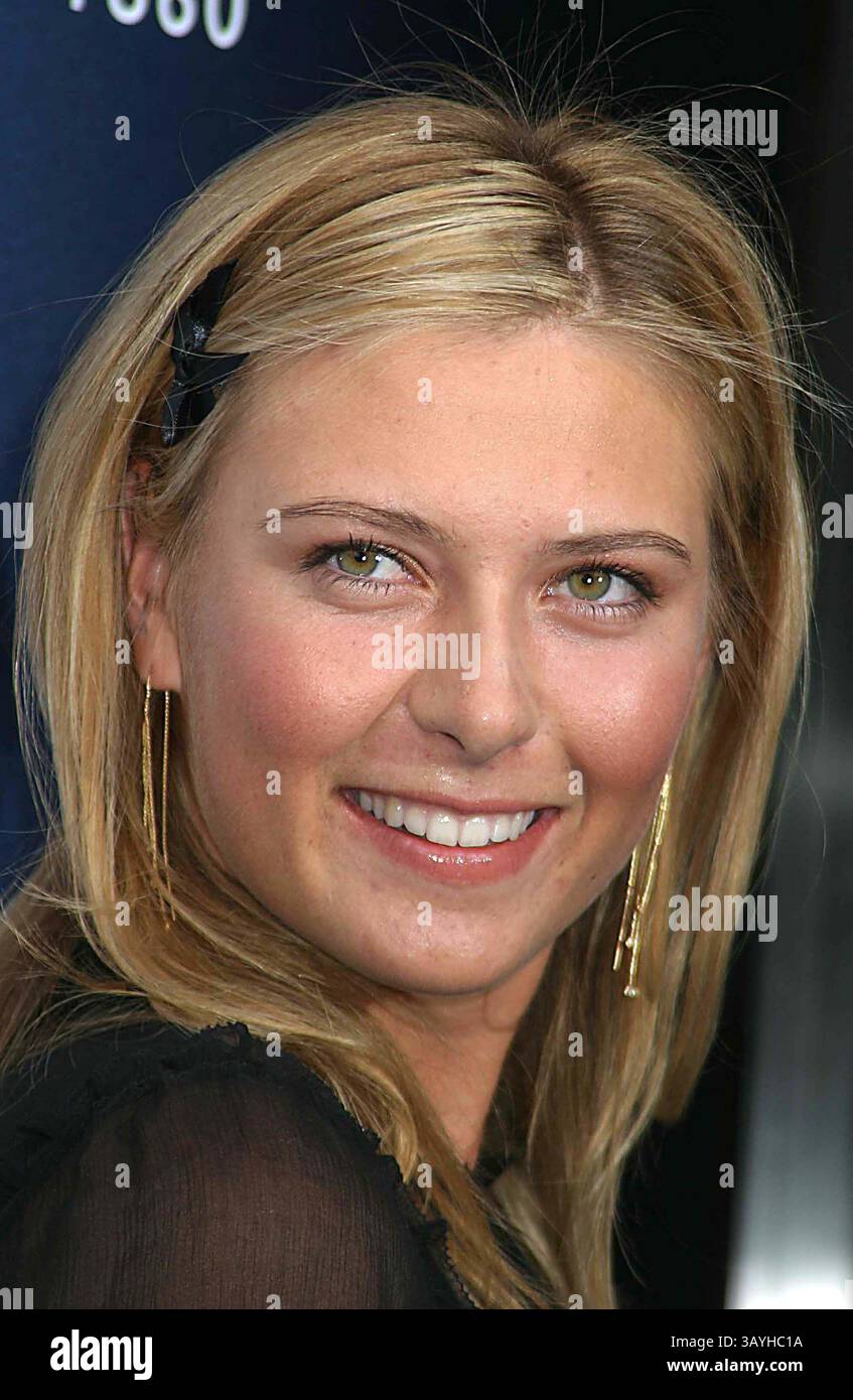 1. JANUAR 1980 - NEW YORK, NEW YORK, USA - K49361PSC.MARIA SHARAPOVA TRITT BEI BLOOMINGDALE AUF, UM EINEN BEITRAG DER TAG HEUR UHRENFIRMA AN DIE MARIA SHARAPOVA FOUNDATION ZU NEHMEN UND FÜR IHRE NEUE UHR, DIE AQUARCER , NEW YORK, ZU WERBEN 22.08.2006. - 2006.MARIA SHARAPOVA(Foto: © Paul Schmulbach/Globe Photos/ZUMAPRESS.com) Stockfoto