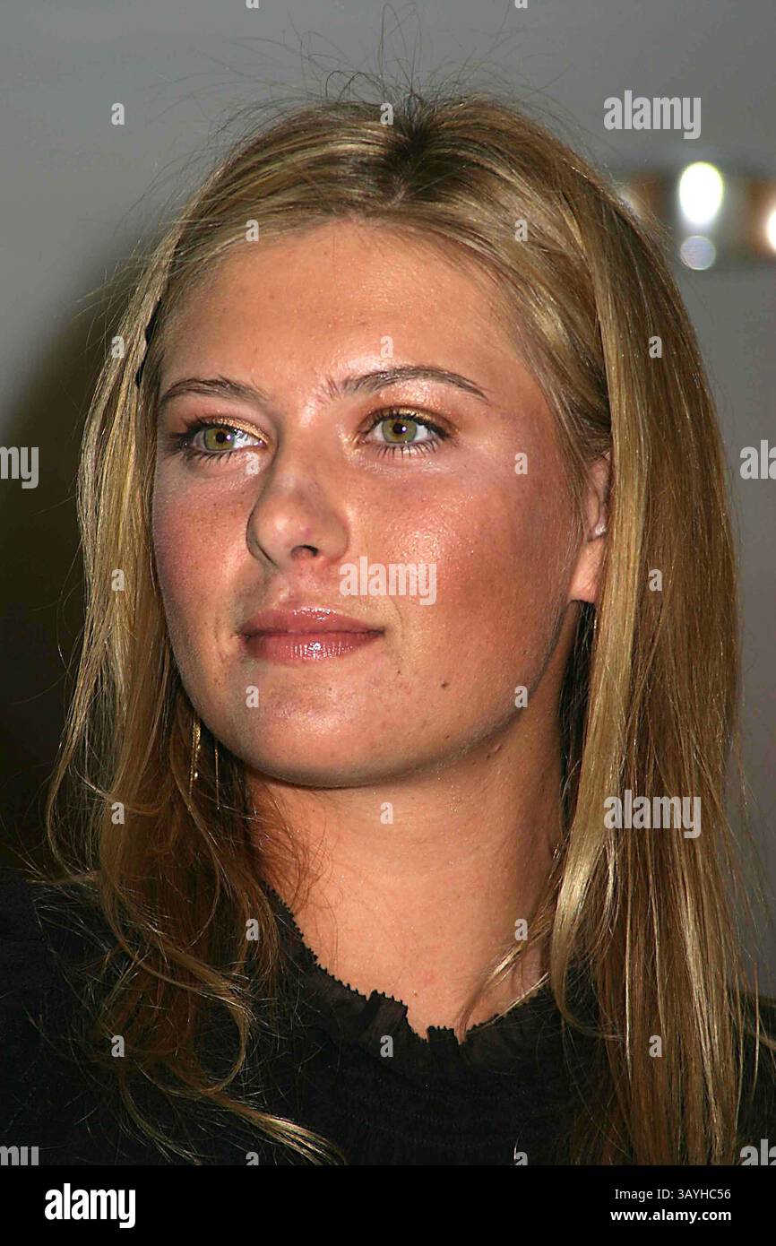 1. JANUAR 1980 - NEW YORK, NEW YORK, USA - K49361PSC.MARIA SHARAPOVA TRITT BEI BLOOMINGDALE AUF, UM EINEN BEITRAG DER TAG HEUR UHRENFIRMA AN DIE MARIA SHARAPOVA FOUNDATION ZU NEHMEN UND FÜR IHRE NEUE UHR, DIE AQUARCER , NEW YORK, ZU WERBEN 22.08.2006. - 2006.MARIA SHARAPOVA(Foto: © Paul Schmulbach/Globe Photos/ZUMAPRESS.com) Stockfoto