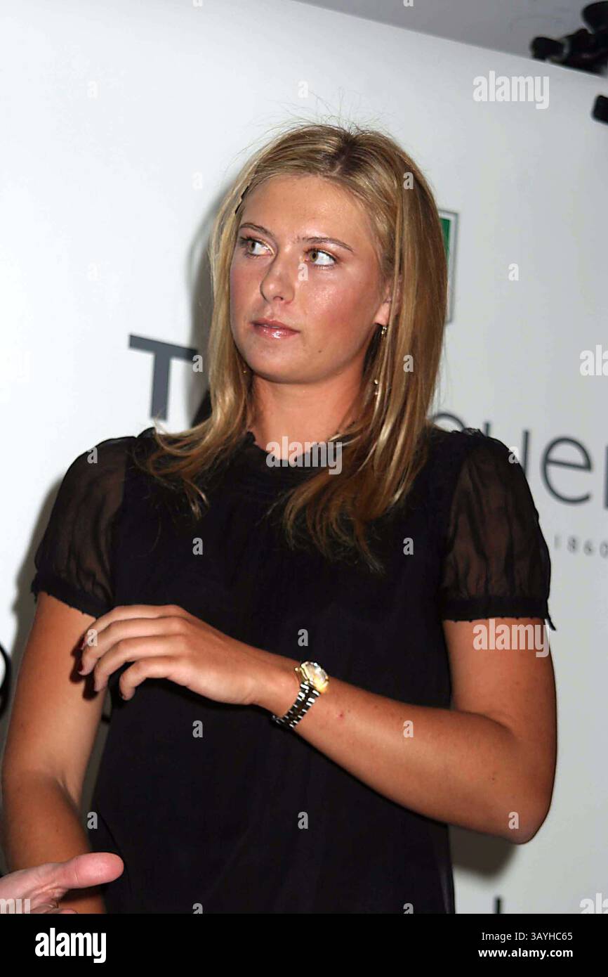 1. JANUAR 1980 - NEW YORK, NEW YORK, USA - K49361PSC.MARIA SHARAPOVA TRITT BEI BLOOMINGDALE AUF, UM EINEN BEITRAG DER TAG HEUR UHRENFIRMA AN DIE MARIA SHARAPOVA FOUNDATION ZU NEHMEN UND FÜR IHRE NEUE UHR, DIE AQUARCER , NEW YORK, ZU WERBEN 22.08.2006. - 2006.MARIA SHARAPOVA(Foto: © Paul Schmulbach/Globe Photos/ZUMAPRESS.com) Stockfoto