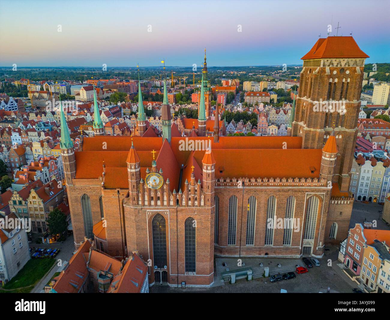 Blick auf die Marienkirche der Himmelfahrt der Heiligen Jungfrau Maria in Danzig, Polen. BILD Stockfoto