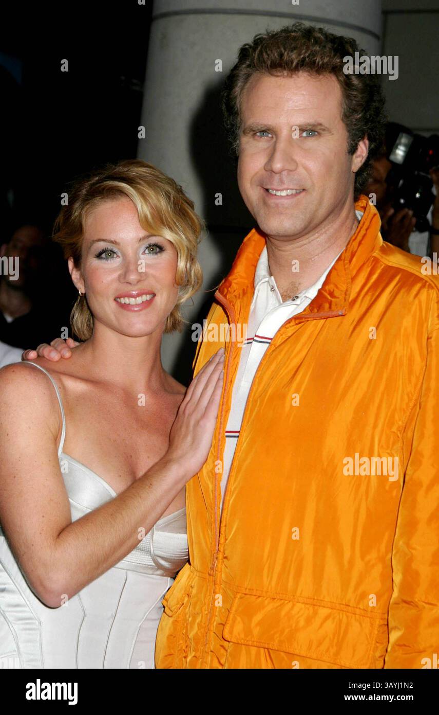 7. Juli 2004 - New York, New York, USA - K38226PSC.SONDERVORFÜHRUNG VON ''ANCHORMAN THE LEGENDE OF RON BURGUNDY'' IM MUSEUM OF TELEVISI0N AND RADIO , NEW YORK New York 07.07.2004. / WILL FERRELL_CHRISTINA APPLEGATE(Foto: © Paul Schmulbach/Globe Photos/ZUMAPRESS.com) Stockfoto
