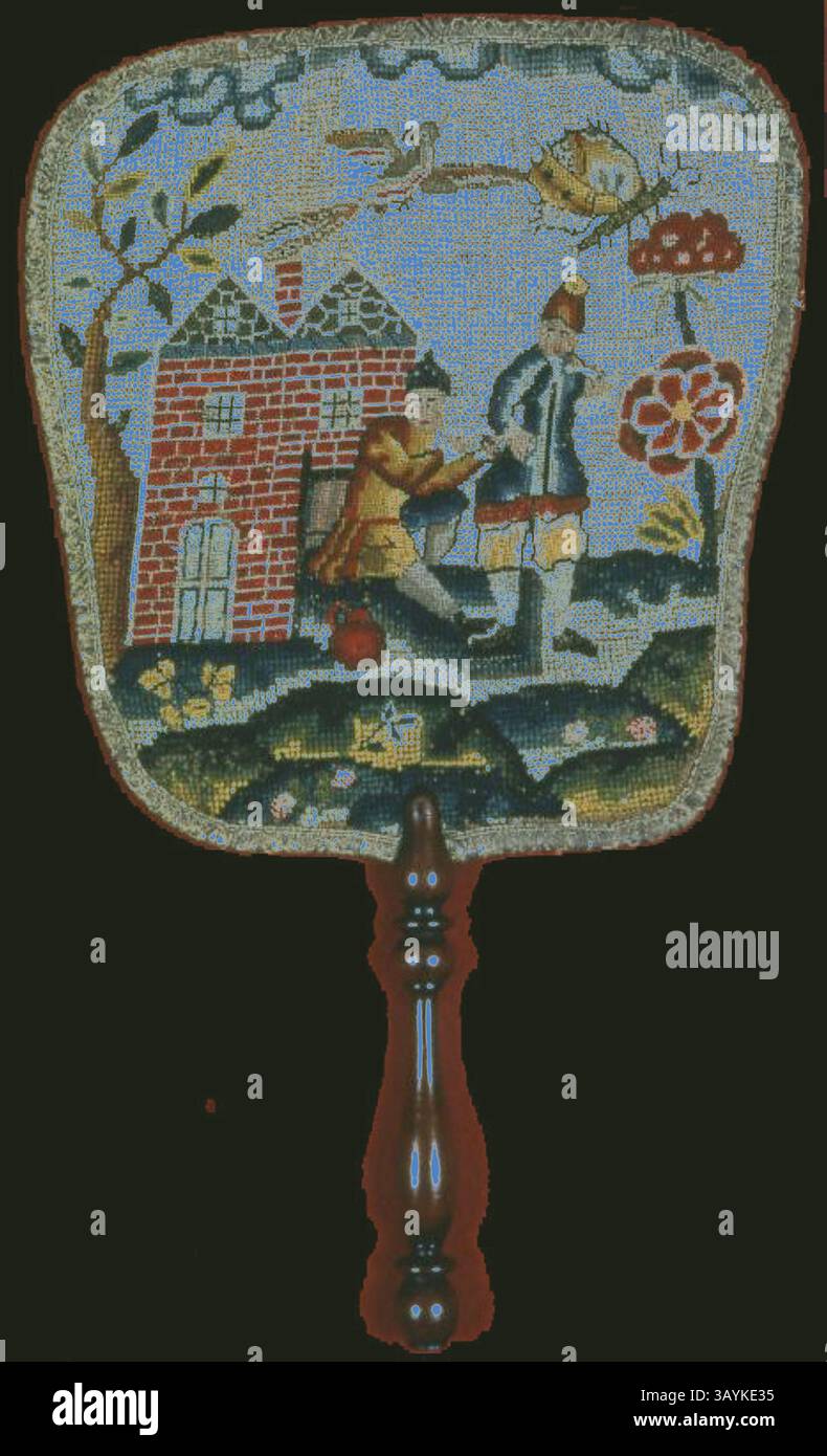 Ein wunderschön gefertigter Handfächer mit einer detaillierten Szene von zwei Figuren in einer pastoralen Umgebung, mit einem bezaubernden Haus, Blumen und einem Vogel am Himmel. Das lebhafte Design zeigt komplexe Muster und Farben, die eine skurrile und dennoch ruhige Atmosphäre widerspiegeln. Feuerfächer, 17. Jahrhundert, Frankreich, Leinen, Leinengewebe, bestickt mit Seidenseide und Wollgarnen in Zelt- und Kreuzstichen, A: 28,6 x 26,4 cm (11 1/4 x 10 3/8 Zoll) Klassische Kunst mit modernem Touch, neu interpretiert von Artotop Stockfoto Ein wunderschön gefertigter Handfächer mit einer detaillierten Szene von zwei Figuren in einer pastoralen Umgebung, mit einem bezaubernden Haus, Blumen und einem Vogel am Himmel. Das lebhafte Design zeigt komplexe Muster und Farben, die eine skurrile und dennoch ruhige Atmosphäre widerspiegeln. Feuerfächer, 17. Jahrhundert, Frankreich, Leinen, Leinengewebe, bestickt mit Seidenseide und Wollgarnen in Zelt- und Kreuzstichen, A: 28,6 x 26,4 cm (11 1/4 x 10 3/8 Zoll) Klassische Kunst mit modernem Touch, neu interpretiert von Artotop Stockfoto