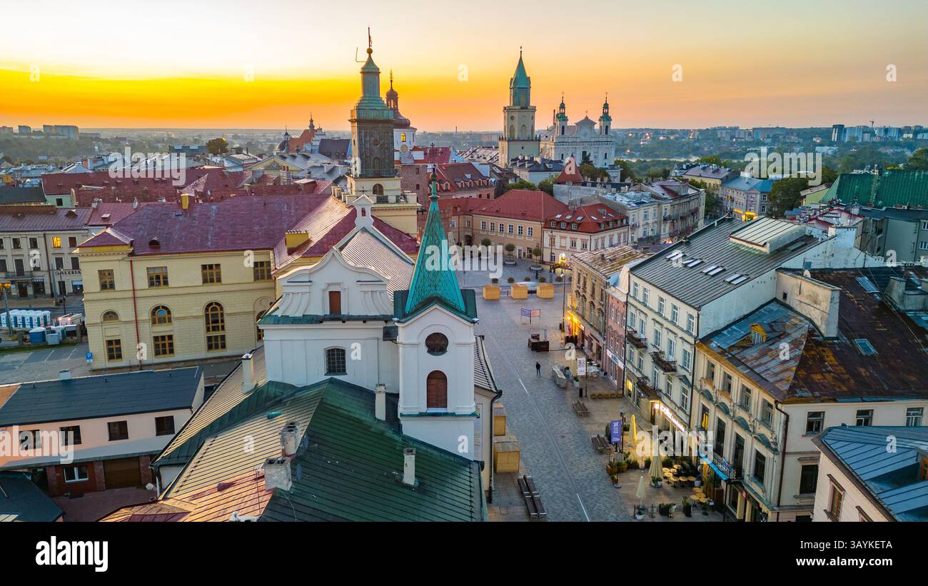 Sonnenaufgangspanorama des Krakauer Tors in Lublin, Polen. BILD Stockfoto
