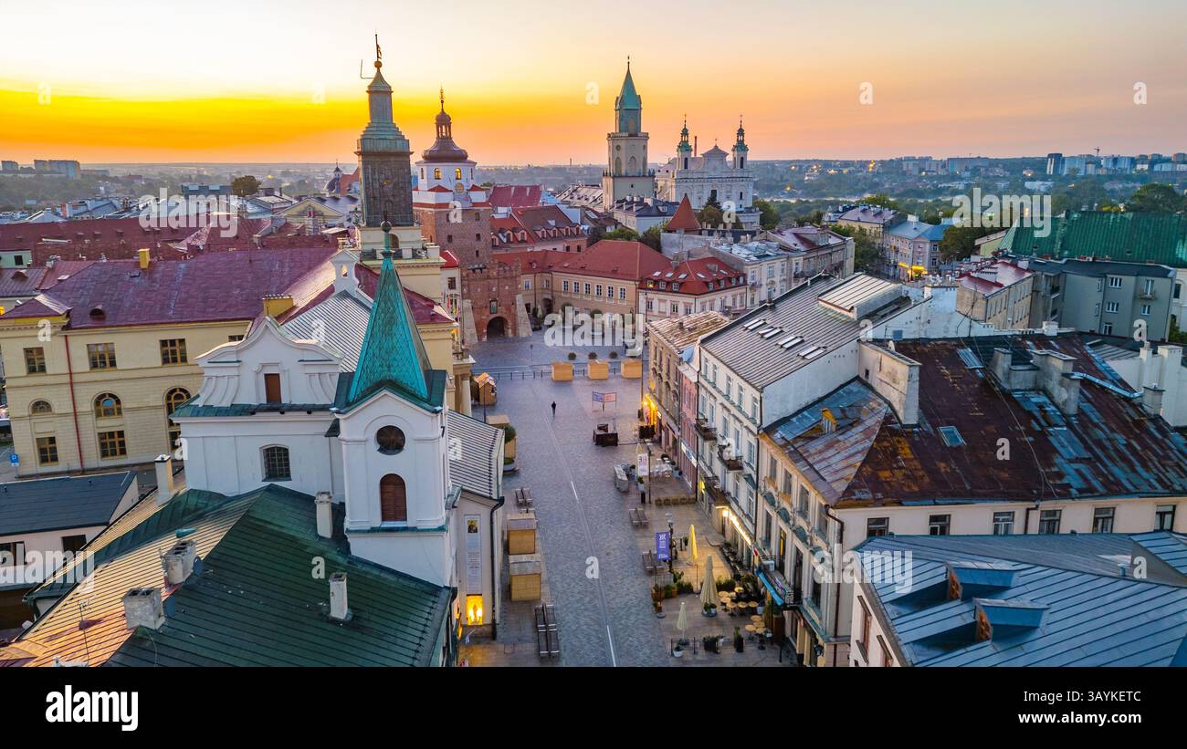 Sonnenaufgangspanorama des Krakauer Tors in Lublin, Polen. BILD Stockfoto