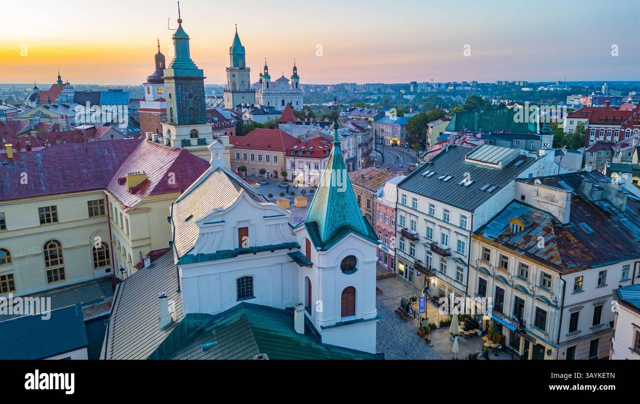 Sonnenaufgangspanorama des Krakauer Tors in Lublin, Polen. BILD Stockfoto