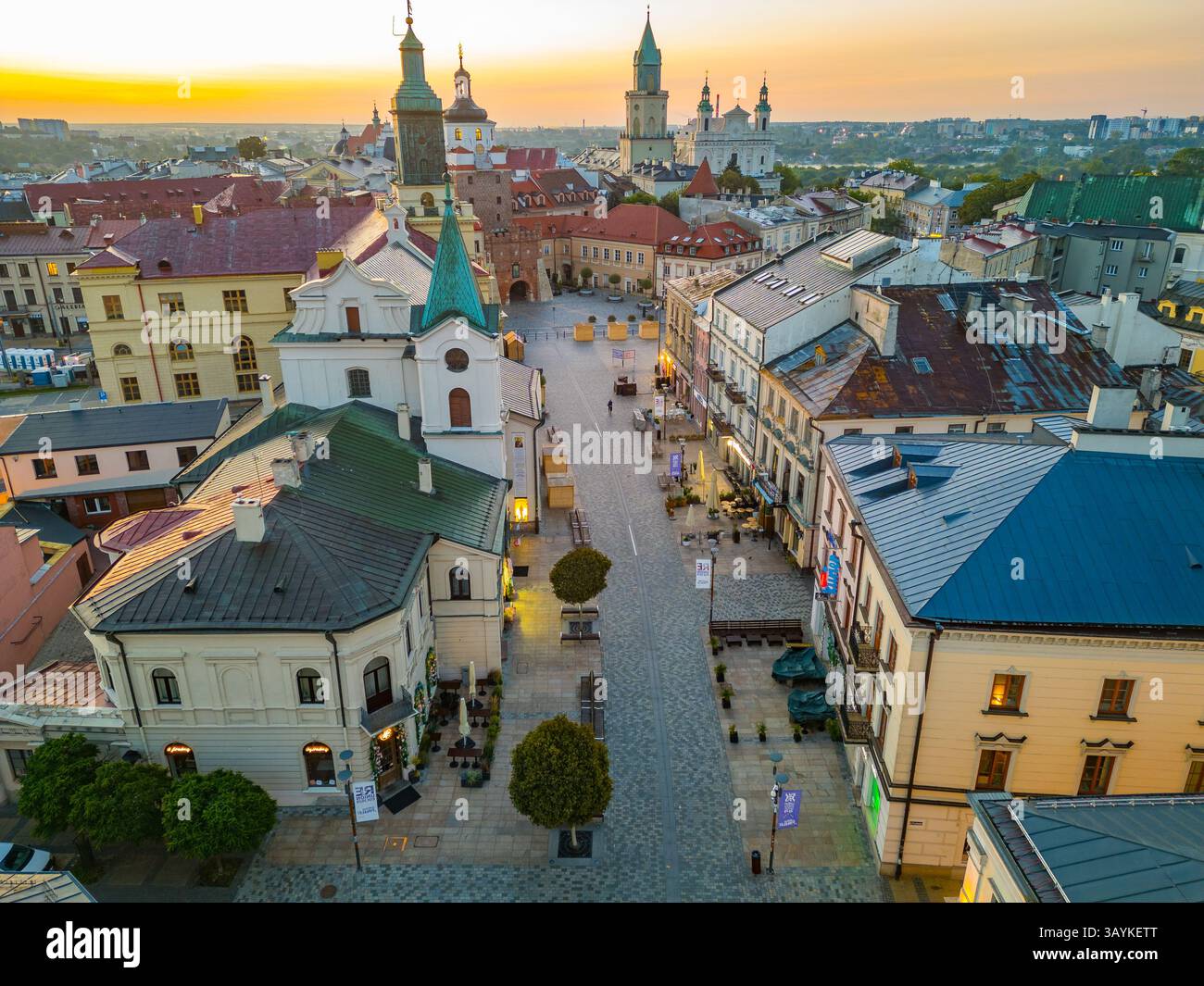 Sonnenaufgangspanorama des Krakauer Tors in Lublin, Polen. BILD Stockfoto