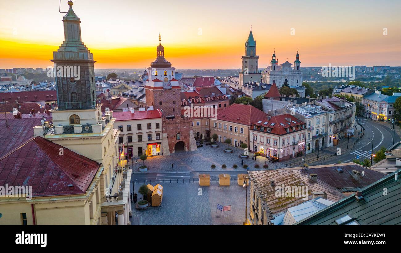 Sonnenaufgangspanorama des Krakauer Tors in Lublin, Polen. BILD Stockfoto
