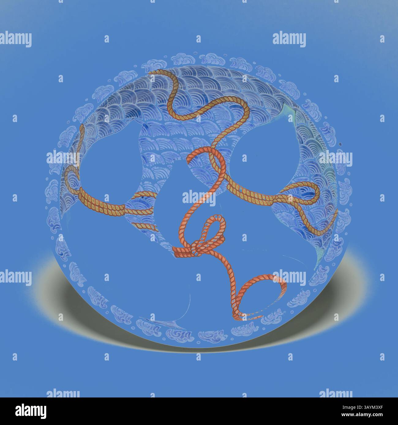 Ein kompliziertes Design zeigt zwei wirbelnde Fische, die mit lebendigen, fließenden Seilen verschlungen sind, vor einem ruhigen blauen Hintergrund, der von zarten Wellenmustern unterstrichen wird. Nabeshima-Ware Schüssel, 18. Jahrhundert, Japan, Porzellan mit Emaildekor, 5,7 x 21,0 x 5,7 x 22,2 cm Klassische Kunst mit modernem Twist, neu interpretiert von Artotop Stockfoto