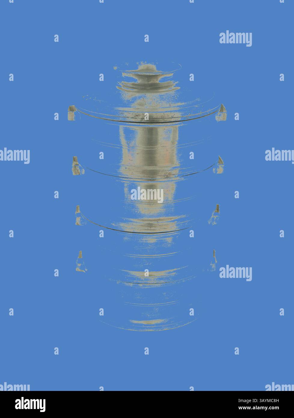 Eine gestapelte Anordnung von transparenten zylindrischen Behältern mit leicht verzerrtem Erscheinungsbild vor einem leuchtend blauen Hintergrund. Closed Food Dose, 18. Jahrhundert, Süddeutschland, Süddeutschland, Zinn, 27,9 x 15,3 cm (11 x 6 1/8 Zoll) Klassische Kunst mit modernem Touch, neu interpretiert von Artotop Stockfoto