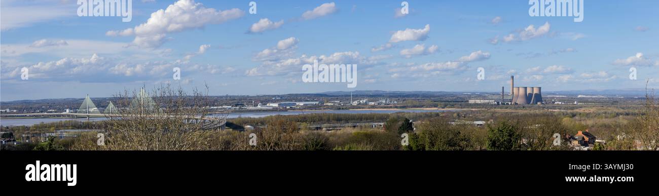 Panoramablick auf den Fluss Mersey und darüber hinaus Stockfoto