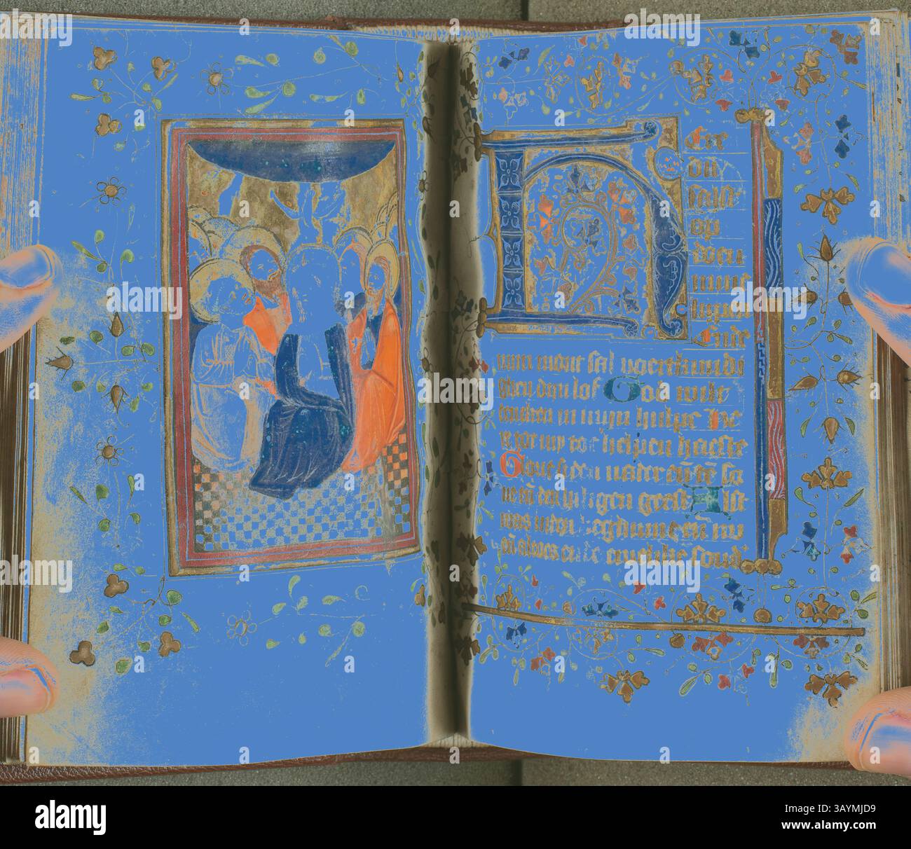 Ein kunstvoll verziertes offenes Buch mit komplizierten Illustrationen und beleuchtetem Text, das religiöse Figuren und dekorative Blumenmuster zeigt, die alle mit lebendigen Farben verziert sind, die seine historische Bedeutung unterstreichen. Stundenbuch, um 1420 (Einband des 20. Jahrhunderts), Niederländisch (Utrecht), 15. Jahrhundert, Niederlande, Handschrift mit 259 Folien, sechs Miniaturen und anderen Dekorationen in Tempera und Blattgold, mit niederländischer Inschrift in littera textualis, in schwarzbrauner Tinte, in Graphit, auf Pergament, in moderner Einband aus braunem marokko über Holzbrettern, mit gestempelten Mustern an den Endbändern Stockfoto