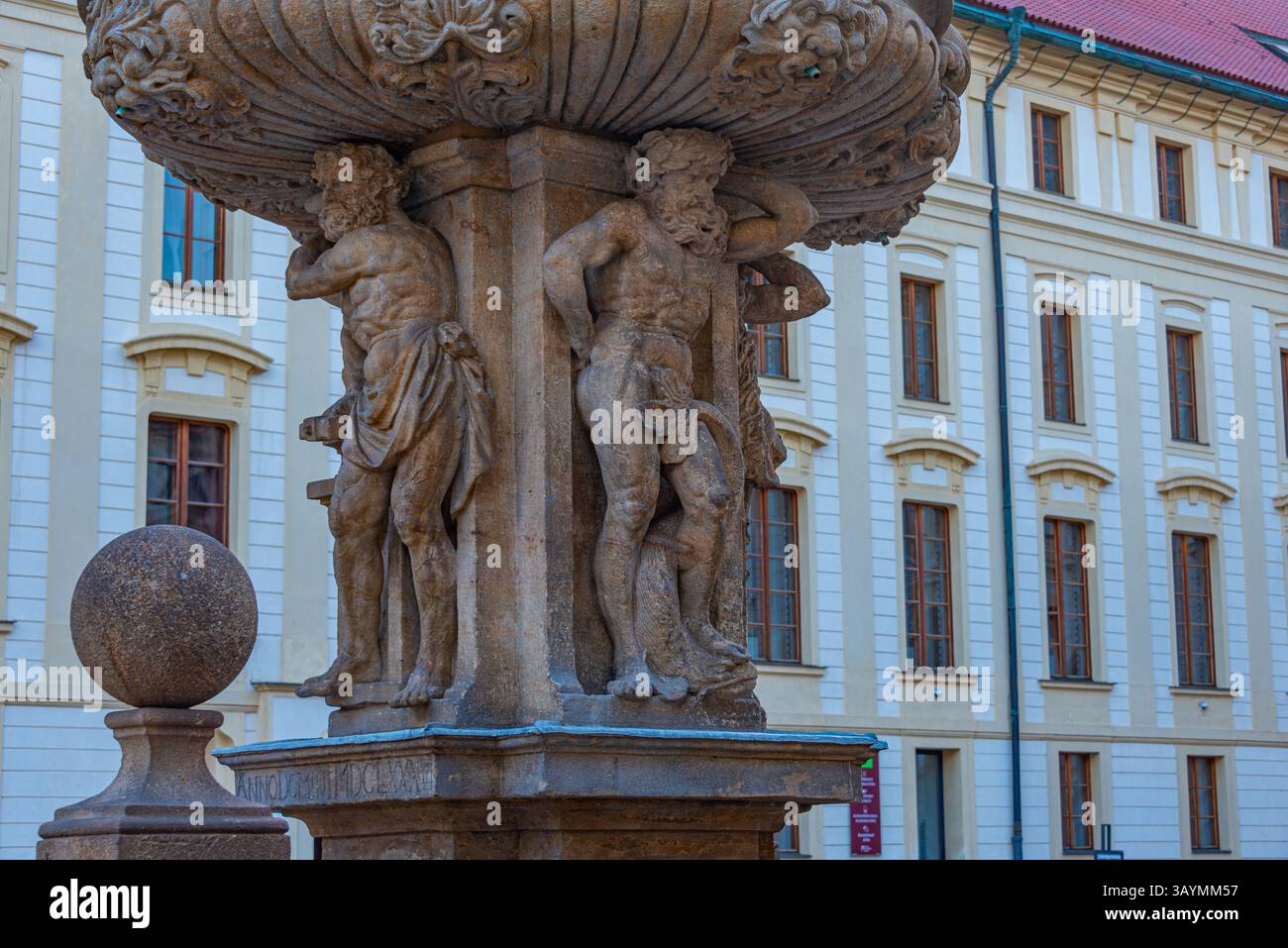 Kohl's Fountain im zweiten Hof der Prager Burg in Tschechien. BILD Stockfoto