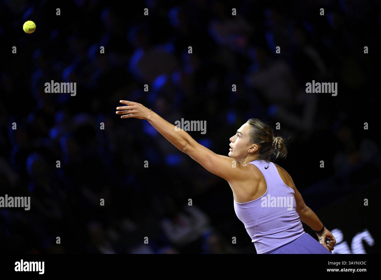 Aryna Sabalenka BLR, Action, Servieren, Frauen Tennis Porsche Cup, Grand Prix, GP, Stuttgart 2025, Porsche Arena, Stuttgart, Baden-Württemberg, Deutschland Stockfoto