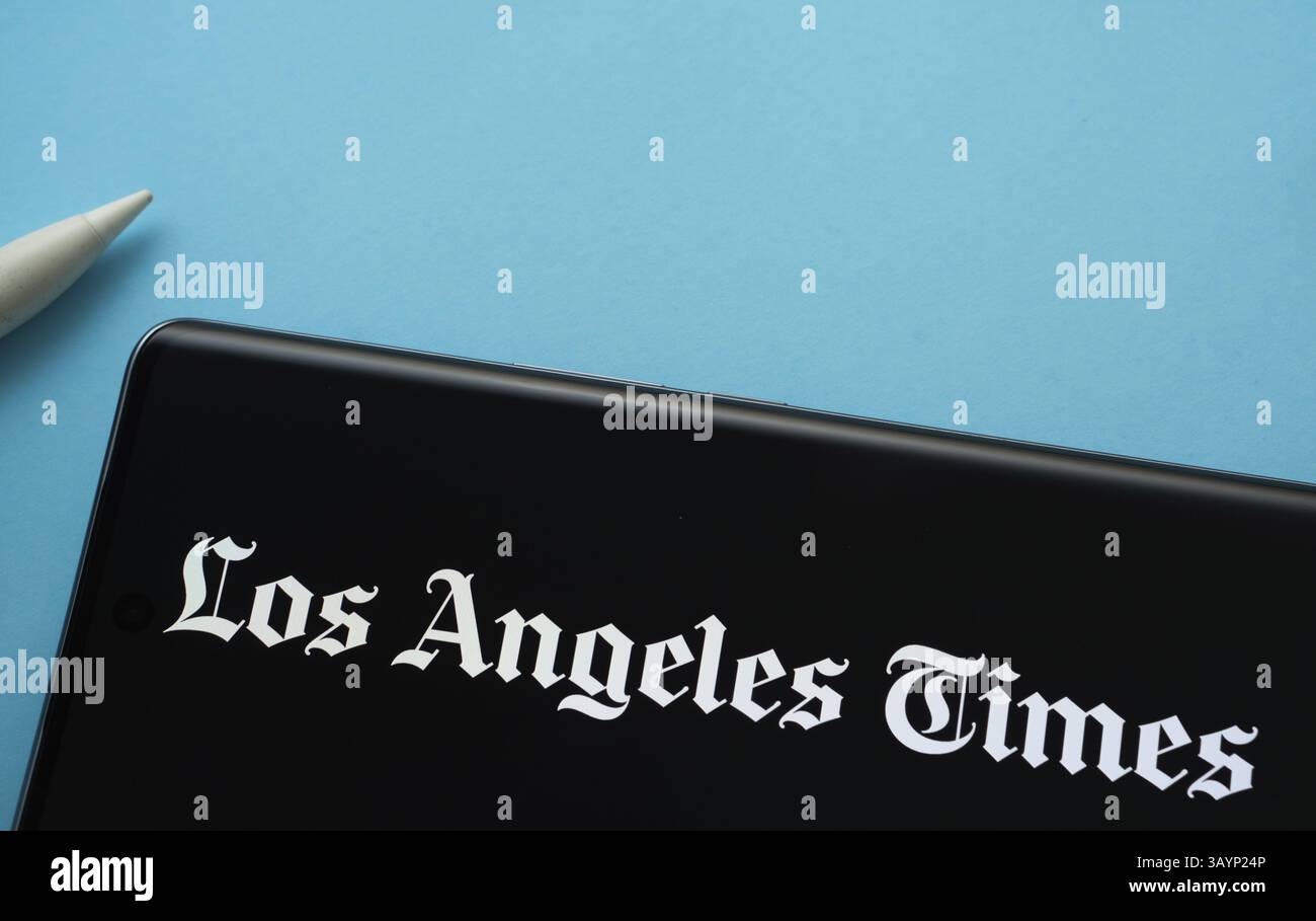 Dhaka, Bangladesch - 17. März 2025: Das Logo der Los angeles Times wird auf einem Smartphone-Bildschirm angezeigt Stockfoto
