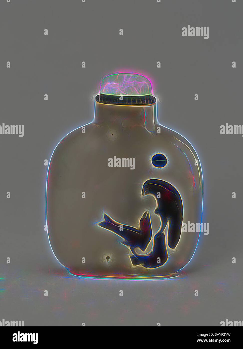 Eine dekorative Flasche mit einer stilisierten Silhouette einer Figur im Sitzen, ergänzt durch ein kreisförmiges Design darüber. Die Flasche hat einen abgerundeten Boden und einen speziellen Verschluss. Schnupfflasche mit zwei Falken auf Steinwerk, Qing-Dynastie (1644–1911), 1800–1900, China, Schattenachat mit geschnitzter Dekoration, 7,5 x 6,4 x 2,5 cm (2 15/16 x 2 1/2 x 1 Zoll) Klassische Kunst mit modernem Touch, neu interpretiert von Artotop Stockfoto