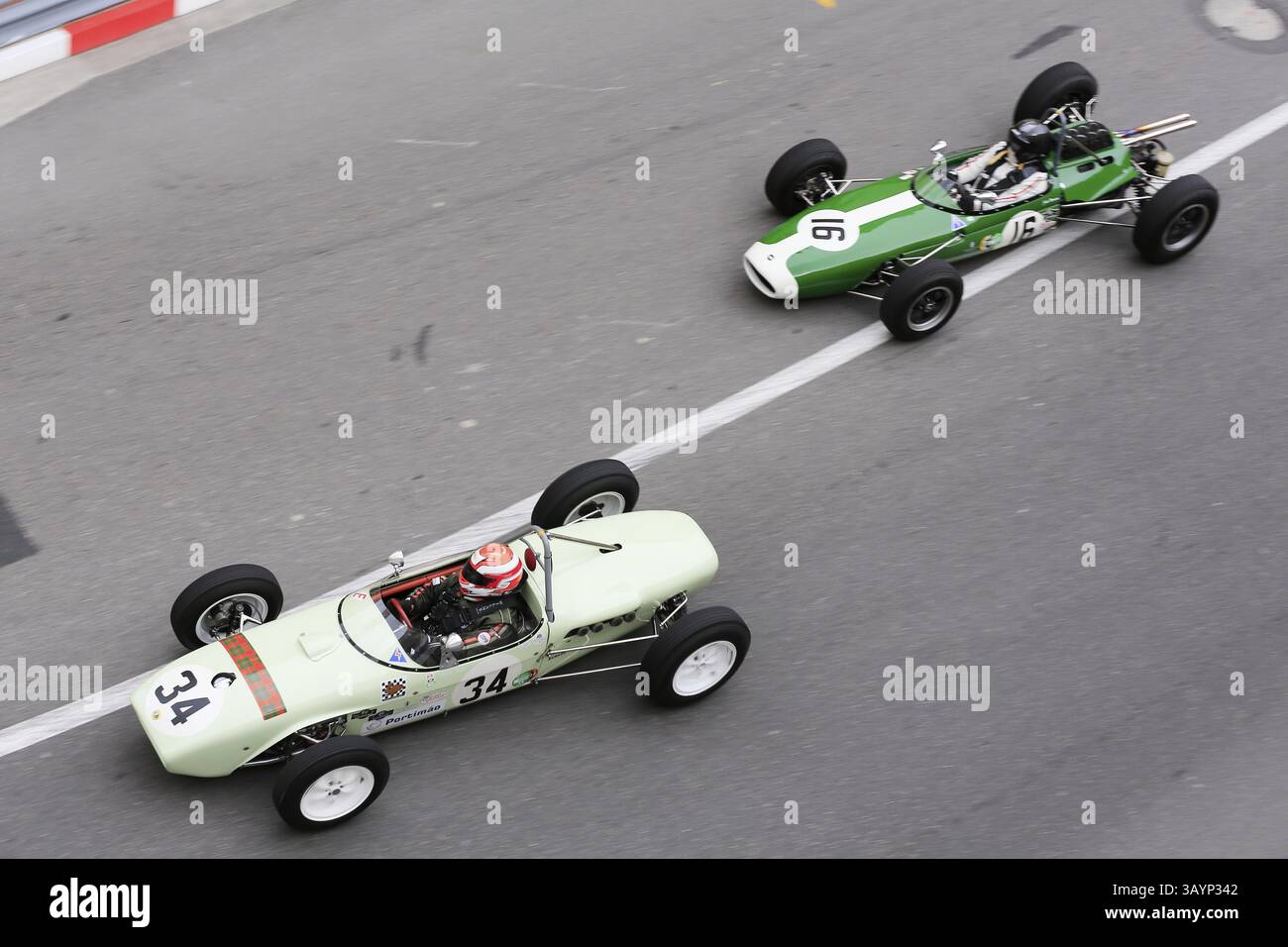 Lotus 18 Climax von 1961 und Brabham BT11 Climax von 1964, Serie E, 1500 CC F1 Rennwagen von 1961 bis 1965, 10. Grand Prix Monaco Historique Stockfoto