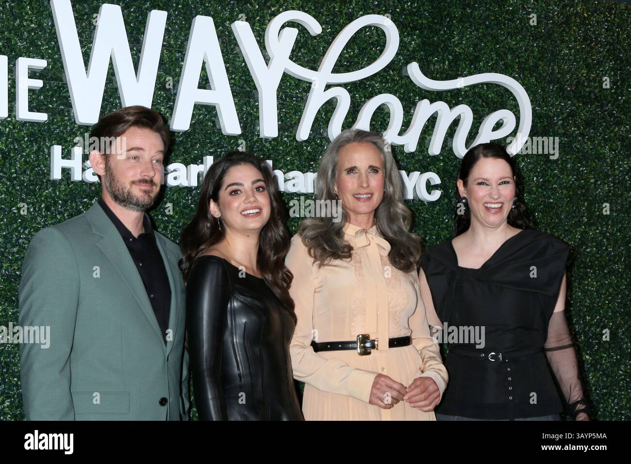 Los Angeles, USA. April 2025. Von links nach rechts sehen Sie Evan Williams, Sadie Laflamme-Snow, Andie MacDowell, Chyler Leigh beim „The Way Home“-Screening und Emmys FYC Event. Quelle: Kathy Hutchins / Alamy Live News Stockfoto