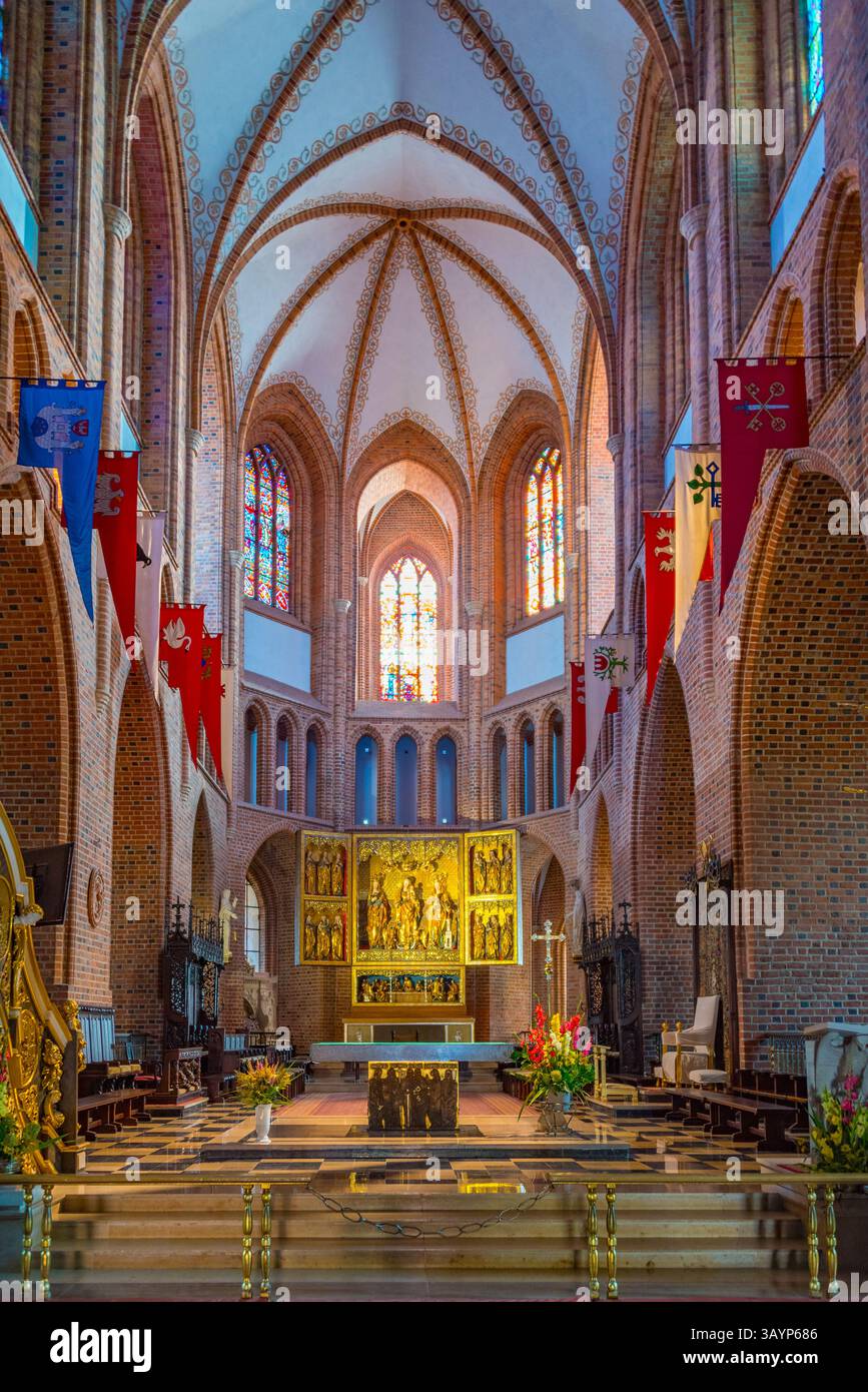 Posen, Polen, 16. August 2024: Innere der Basilika der Heiligen Peter und Paulus in Posen, Polen. BILD Stockfoto