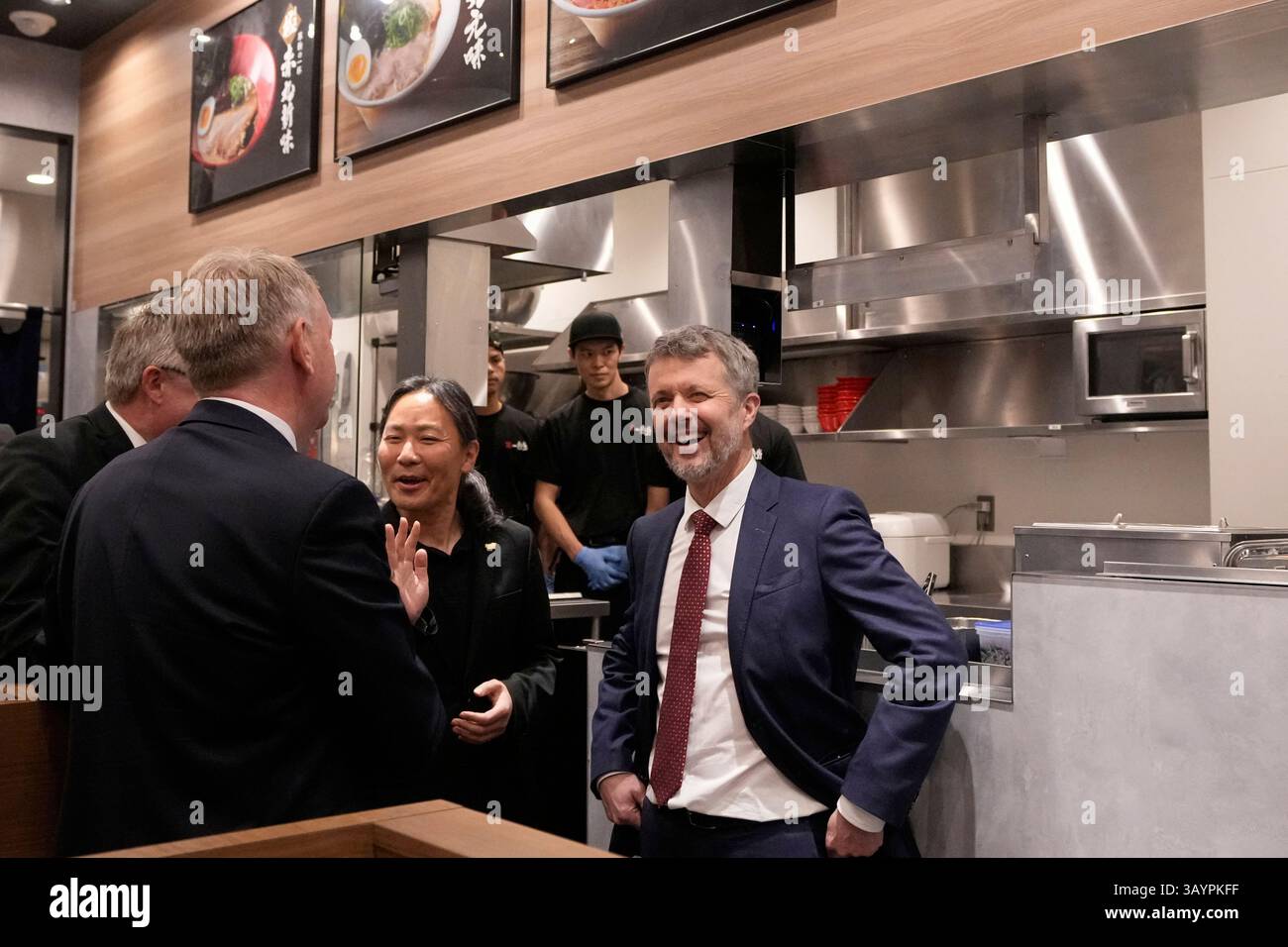 Denmark's King Frederik X, center, visits Ippudo, a traditional ramen restaurant at Ginza district of Tokyo, during his visit to Japan, Wednesday, April 23, 2025. (AP Photo/Shuji Kajiyama) Stockfoto