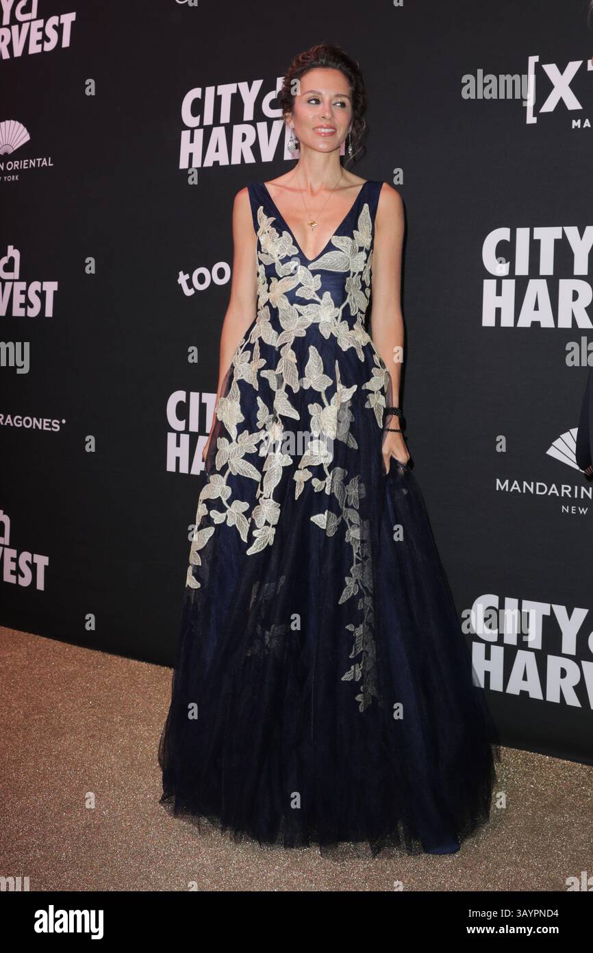 NEW YORK, NY - 22. APRIL 2025: Homer James Jigme Gere, Alejandra Silva und Richard Gere nehmen an den Ankunftsplänen für City Harvest Teil und präsentieren 2025 Gala: Carnaval in der Cipriani 42nd Street am 22. April 2025 in New York City. Die wohltätige Wohltätigkeitsveranstaltung sammelte Gelder, um die Ernährungsunsicherheit in New York City zu bekämpfen und bot lebendige Einrichtung im Karneval-Stil, Auftritte von Stars und Live-Unterhaltung. (FOTO: Giada Papini Rampelotto/EuropaNewswire). Stockfoto