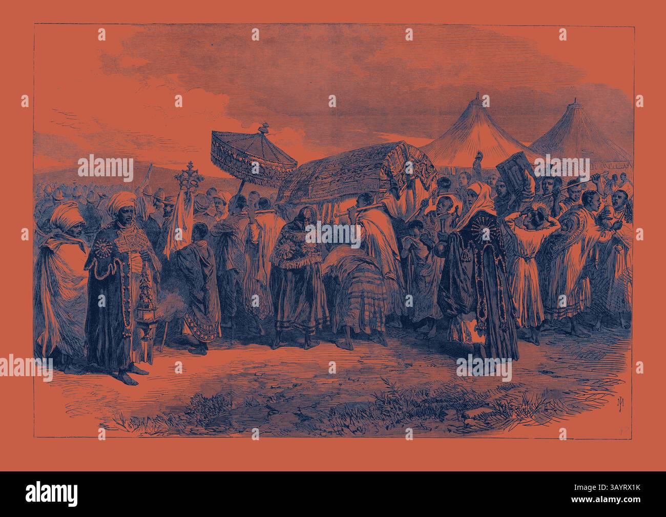 Eine große Versammlung von Menschen in traditioneller Kleidung, die an einer feierlichen Prozession teilnehmen. In der Mitte wird ein geschmückter Sarg getragen, umgeben von Trauernden mit religiösen Symbolen, vor dem Hintergrund von Zelten und einer Menge in der Ferne. Die Abessinische Expedition: Begräbnis der Witwe von König Theodore in Aikhullet 1868 Klassische Kunst mit einem modernen Twist, neu interpretiert von Artotop Stockfoto