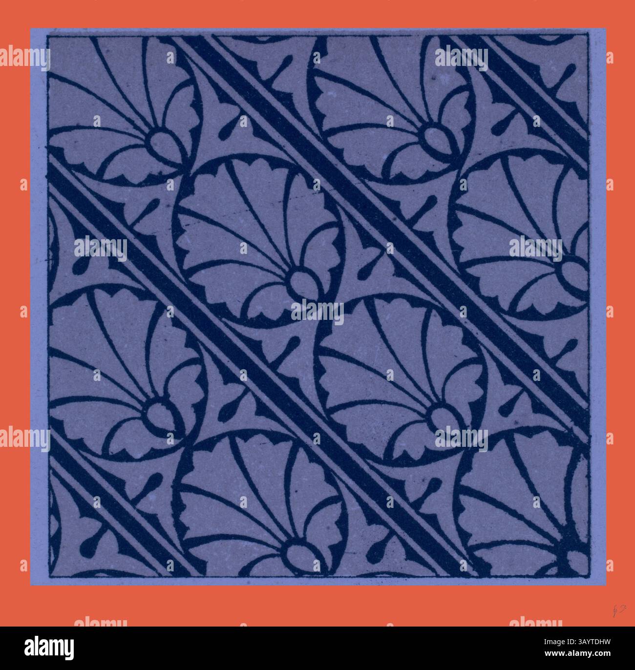 Ein dekoratives Muster mit stilisierten Muscheln und Blattelementen, das in einem diagonalen Layout angeordnet ist und von einem kontrastierenden Rand eingerahmt wird. Das Design zeigt komplexe Details und eine raffinierte Palette. Indisches Ornament Klassische Kunst mit modernem Touch, neu gestaltet von Artotop Stockfoto