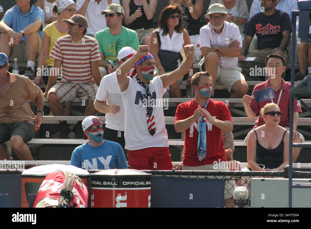 September 2010 - New York, New York, USA - ERÖFFNUNG DES 3. Match-SPIELTAGES 2010 im Billie Jean King Tennis Center in Flushing, New York. Billie Jean King Tennis Center-09-01-2010.FANS. 2010.I15303JZ(Bild: © John Zissel/Globe Photos/ZUMApress.com) Stockfoto
