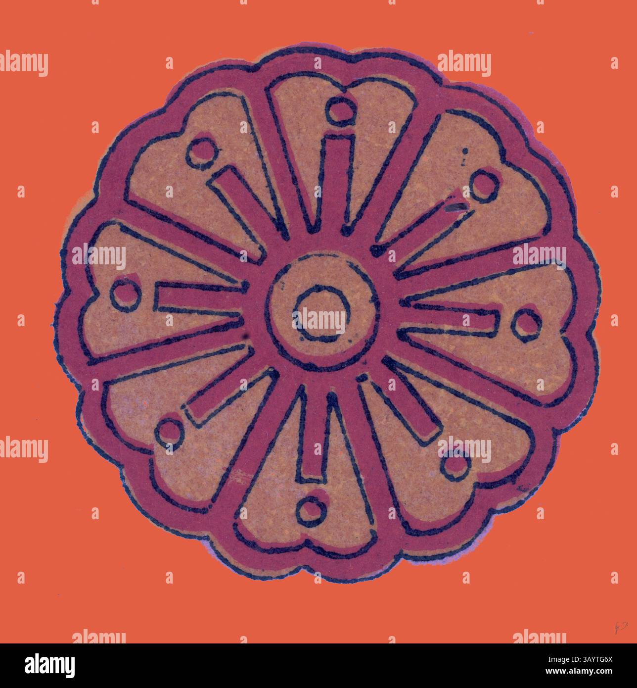 Ein symmetrisches Design mit einem Blumenmotiv mit komplizierten Blütenblättern und einem zentralen Kreis vor einem leuchtenden orangefarbenen Hintergrund. Chinesisches Ornament Klassische Kunst mit modernem Touch, neu gestaltet von Artotop Stockfoto