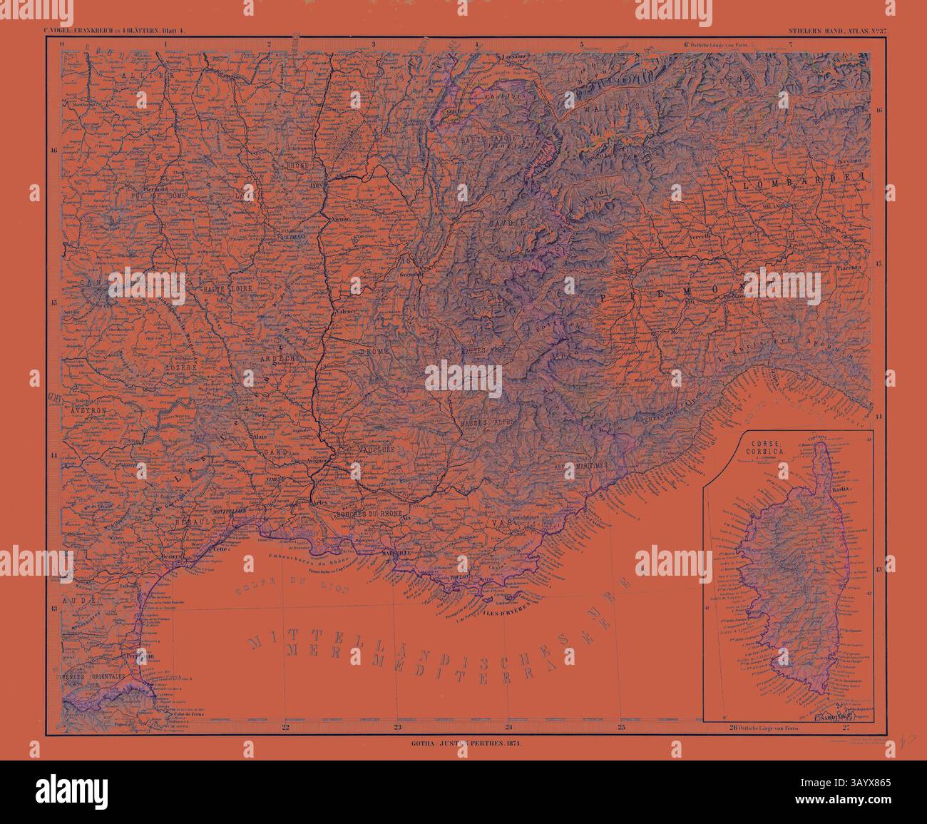 Eine detaillierte Vintage-Karte, die eine Region im Süden der Vereinigten Staaten mit Höhenlinien, Eisenbahnrouten und verschiedenen geografischen Wahrzeichen darstellt. Eine Einfügung zeigt einen zusätzlichen Bereich, der den geografischen Kontext insgesamt verbessert. Die Karte ist mit leuchtenden Farben hervorgehoben, die den komplizierten Details einen auffälligen visuellen Kontrast verleihen. Frankreich Karte 1874 Gotha Justus Perthes 1872 Atlas. Perthes Johan Georg Justus 1749 1816 Deutscher Verlag wurde 1749 in Rudolstadt geboren. 1785 gründete er in Gotha The Business, das seinen Namen Justus Perthes trägt. In diesem Jahr wurde er 1814 beigetreten Stockfoto