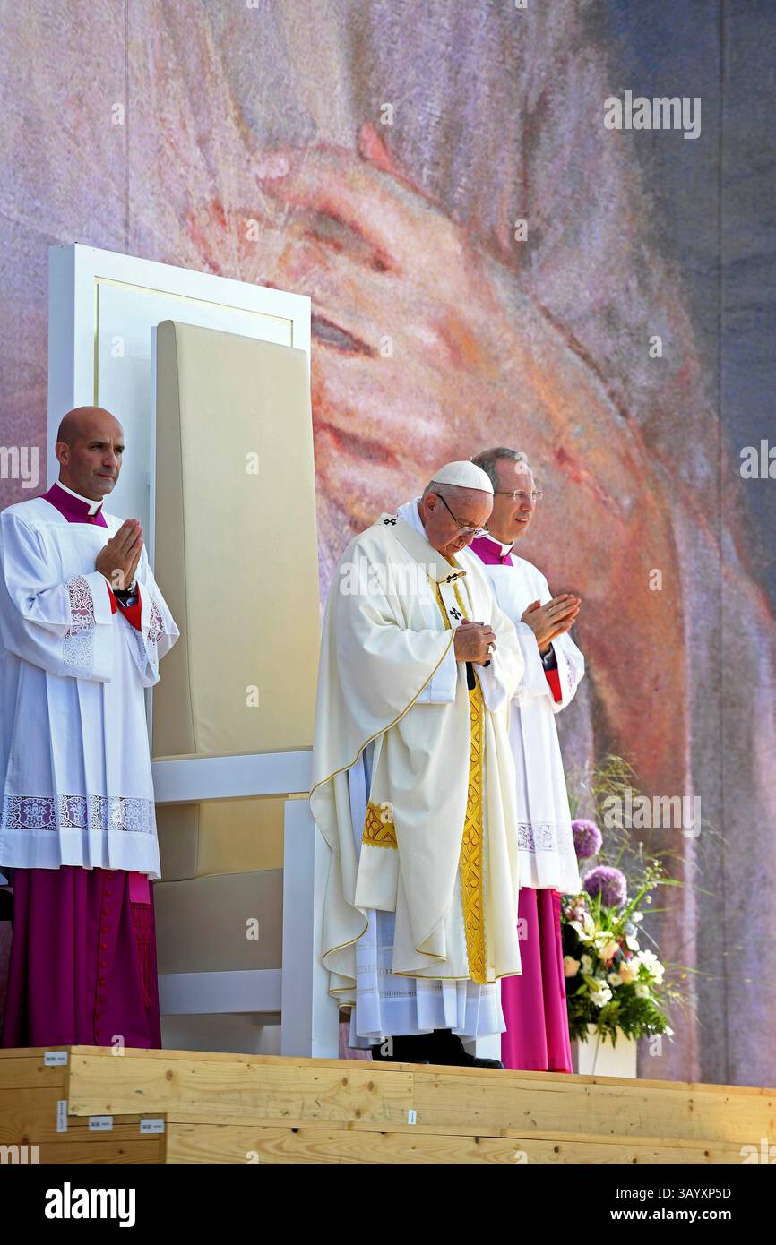 BRZEGI, POLEN - 31. Juli 2016 - Papst Franziskus wird während der letzten Messe beim Weltjugendtag 2016 in Brzegi, Polen, dargestellt. Papst Franziskus mehr als 1,6 Millionen Stockfoto