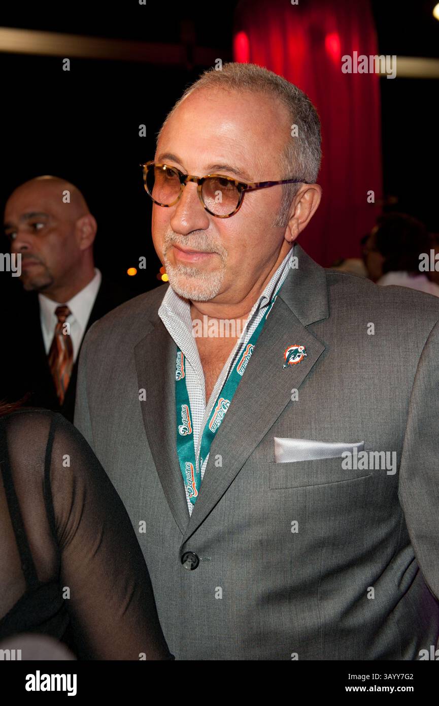 Oktober 2010 - Miami Gardens, Florida, USA - EMILIO ESTEFAN bei Miami Dolphins Monday Night Game gegen die New England Patriots. (Bild: © Michele Sandberg/ZUMApress.com) Stockfoto